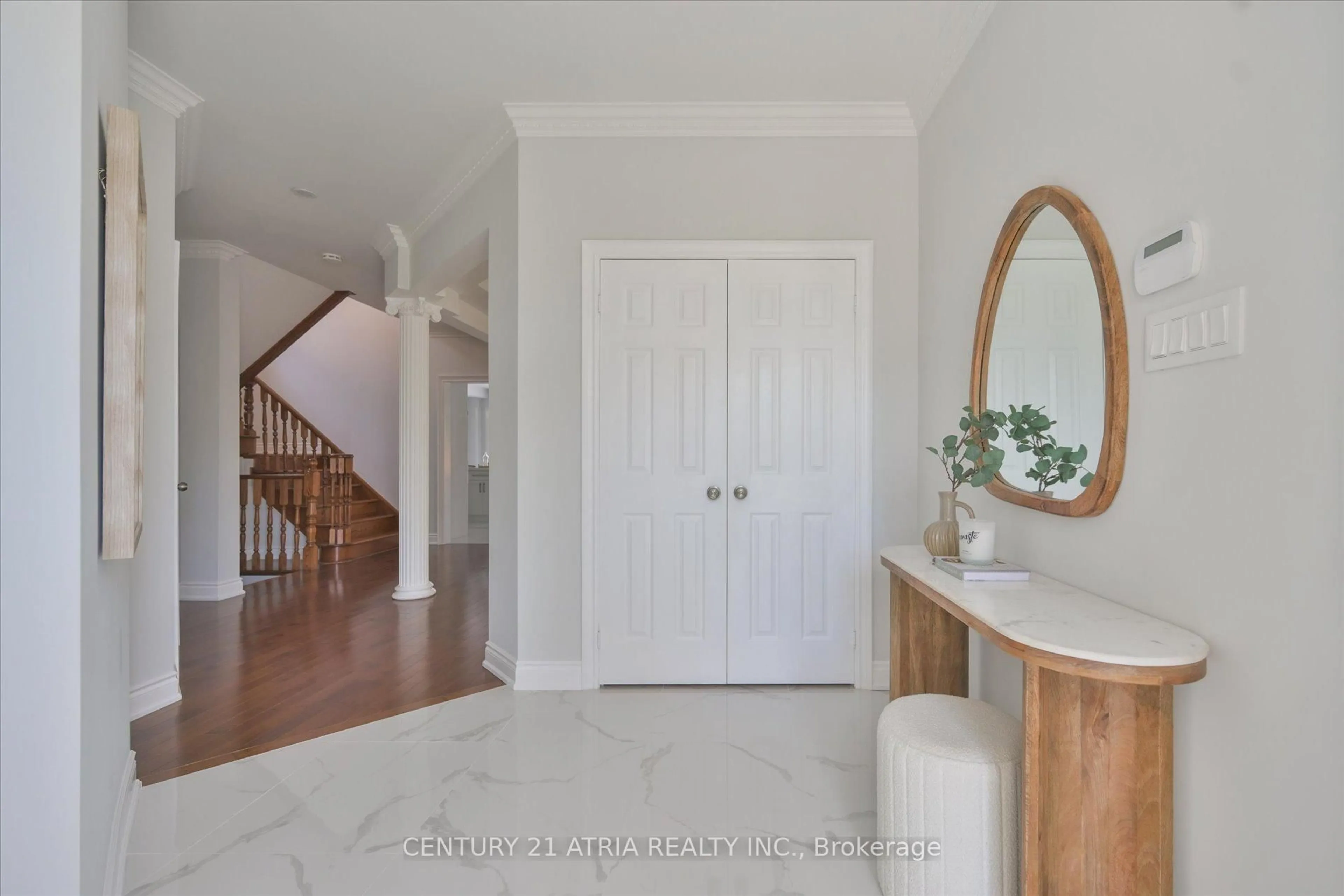 Indoor entryway for 119 Martini Dr, Richmond Hill Ontario L4S 2V5