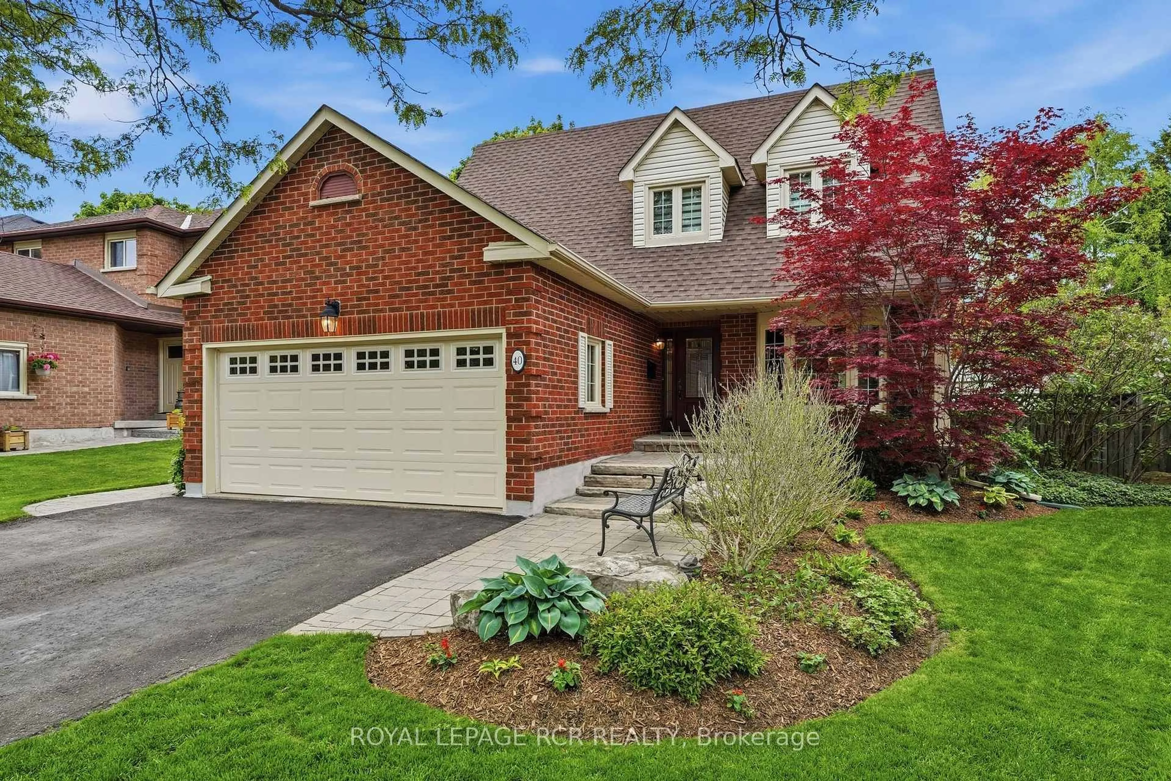 Home with brick exterior material, street for 40 Moffat Cres, Aurora Ontario L4G 4Z9