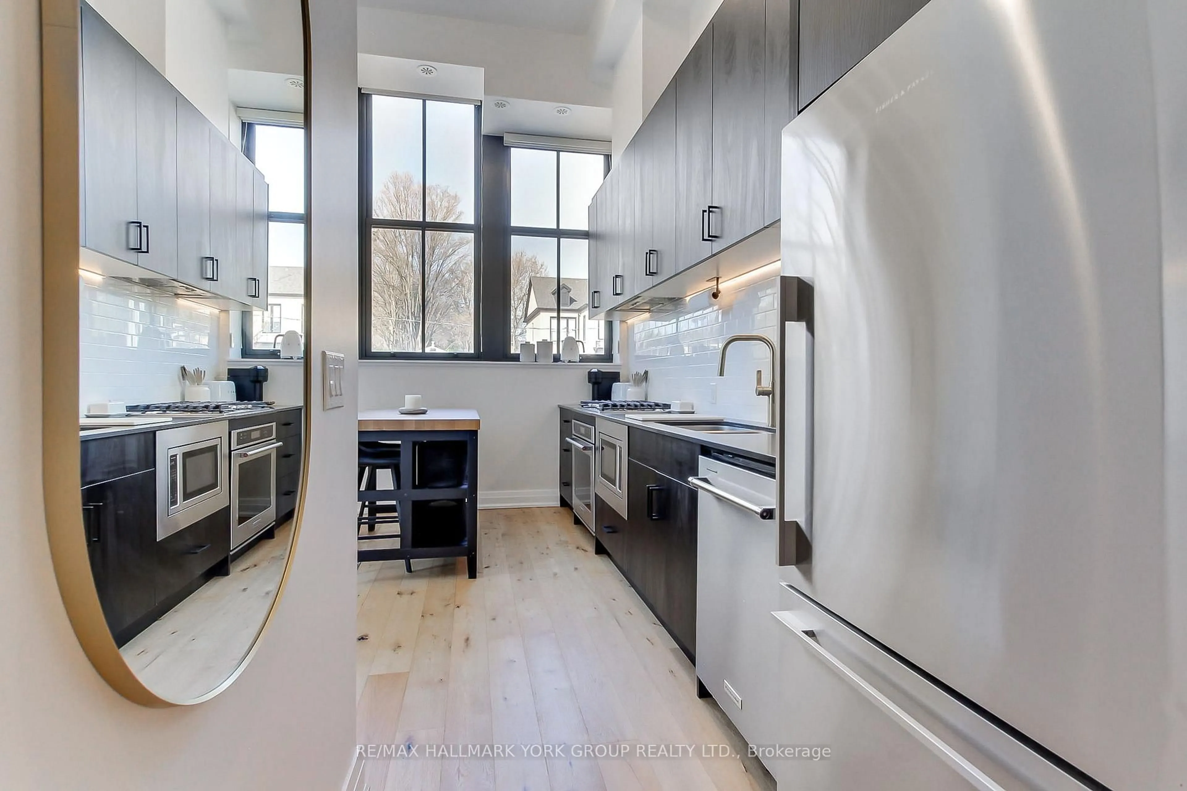 Unknown for 400 Park Ave #203, Newmarket Ontario L3Y 1V8