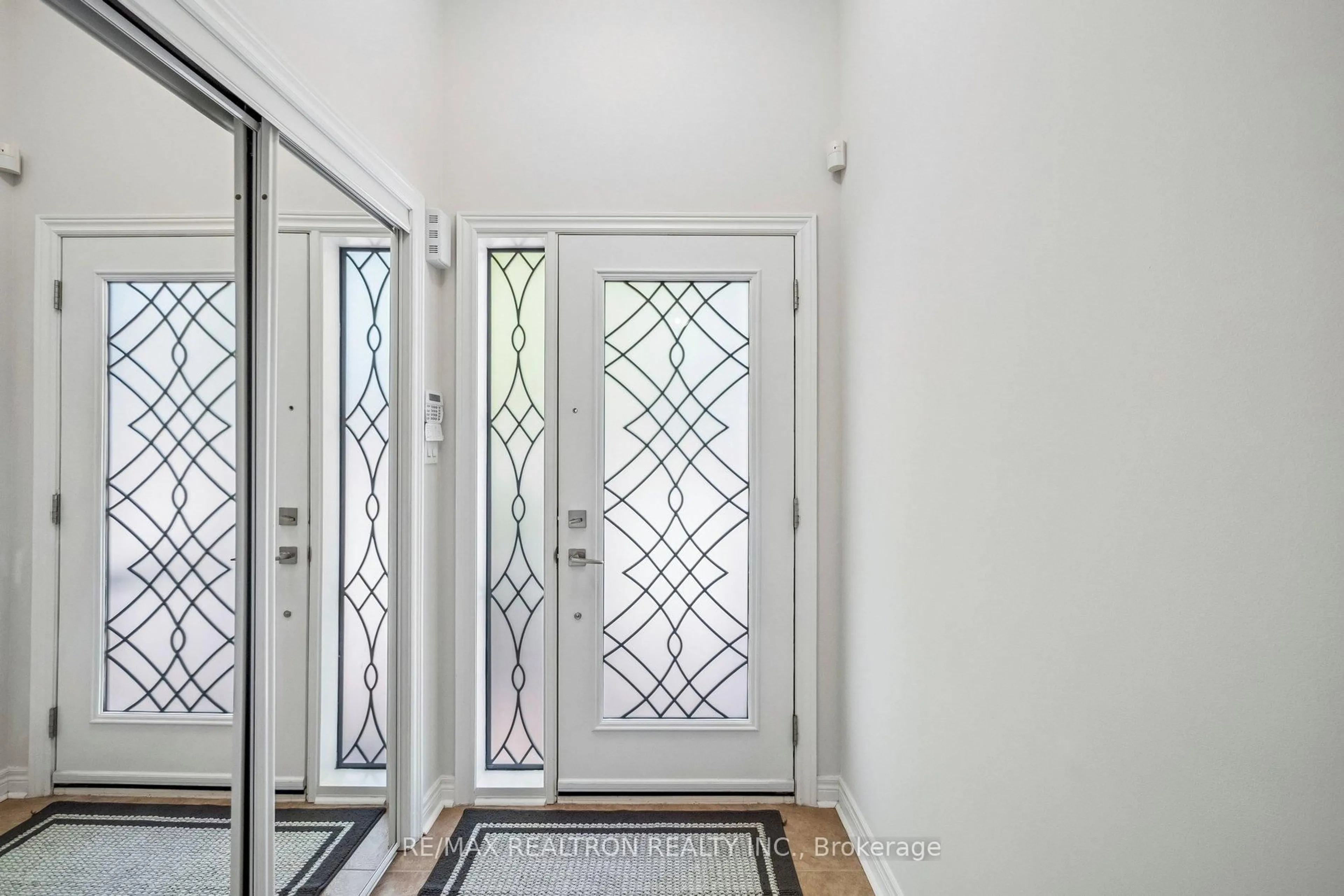 Indoor entryway for 272 Tom Taylor Cres, Newmarket Ontario L3X 3E8