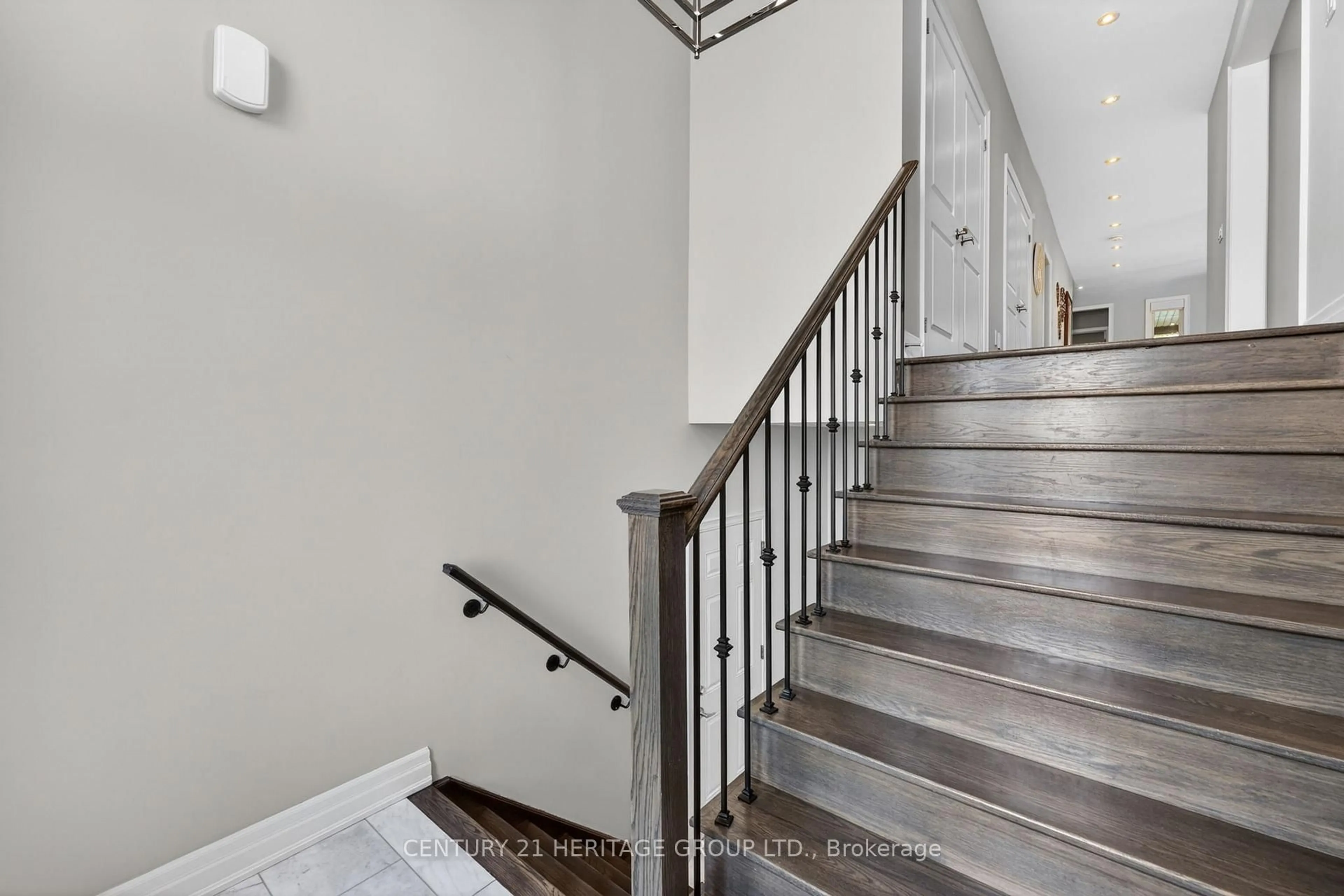 Stairs for 60 Colborne St, Bradford West Gwillimbury Ontario L3Z 1C5
