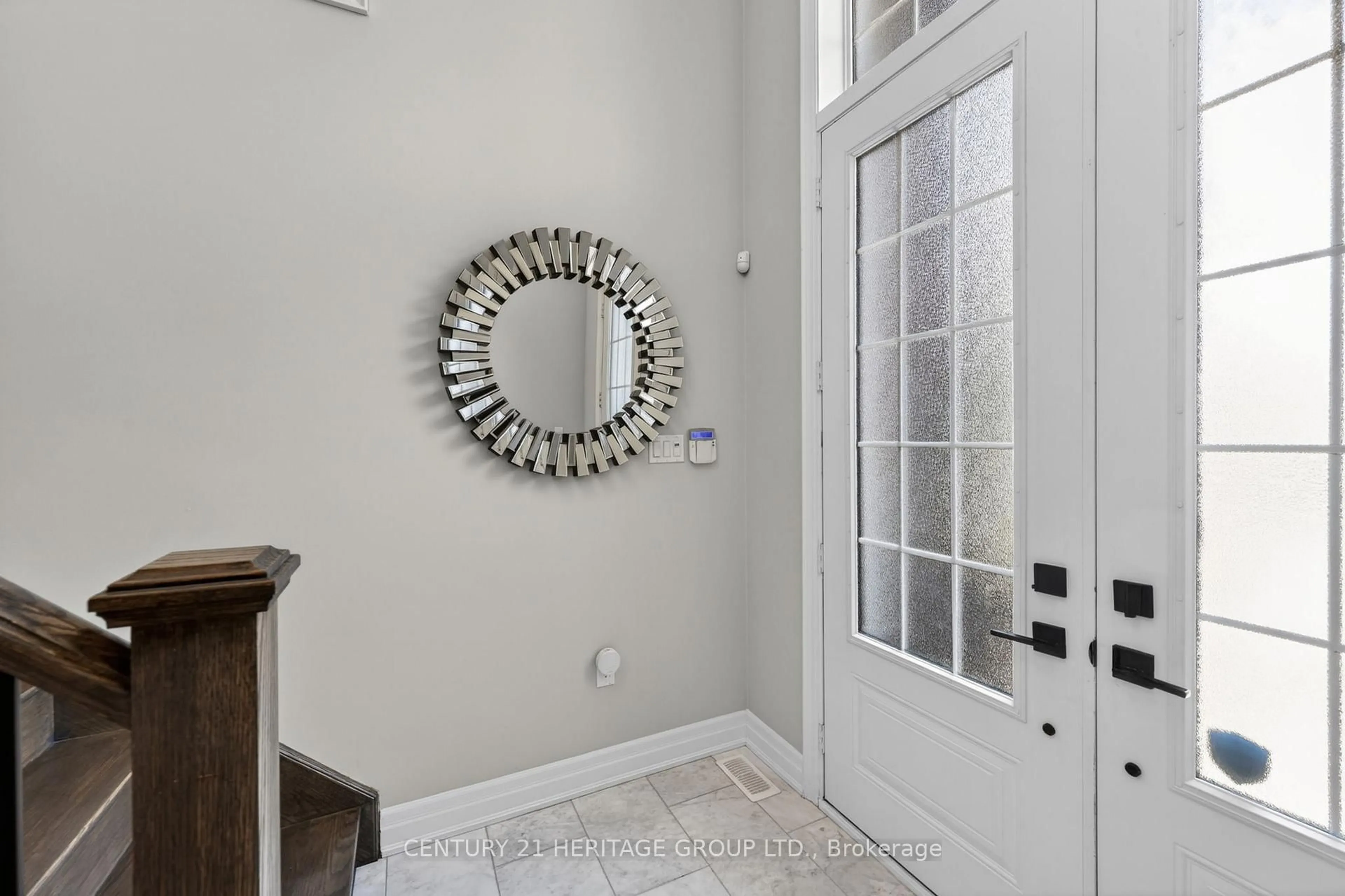 Indoor entryway for 60 Colborne St, Bradford West Gwillimbury Ontario L3Z 1C5