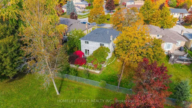 17 Beckett Ave, East Gwillimbury 2
