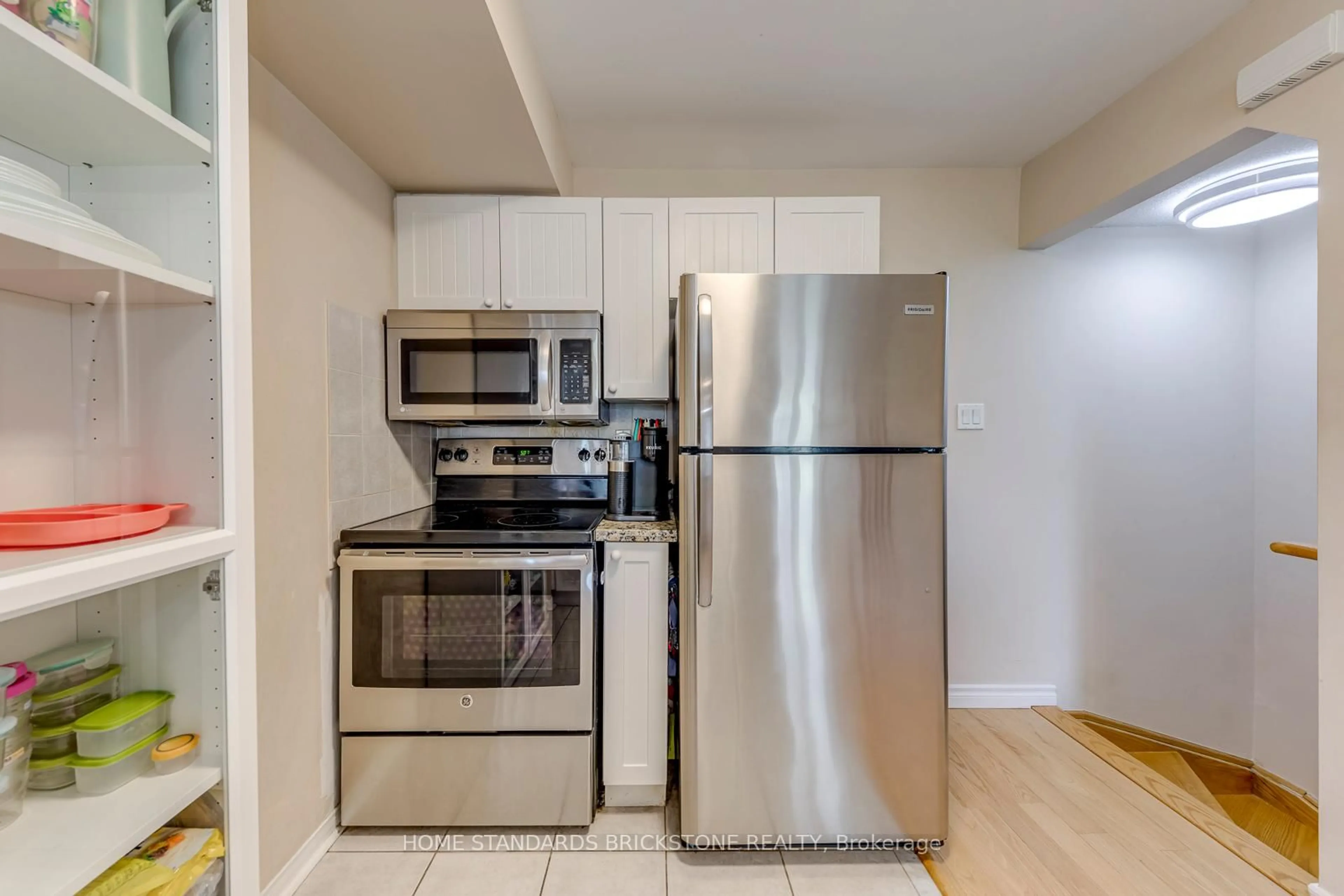 Standard kitchen, unknown for 306 John St #291, Markham Ontario L3T 0A7