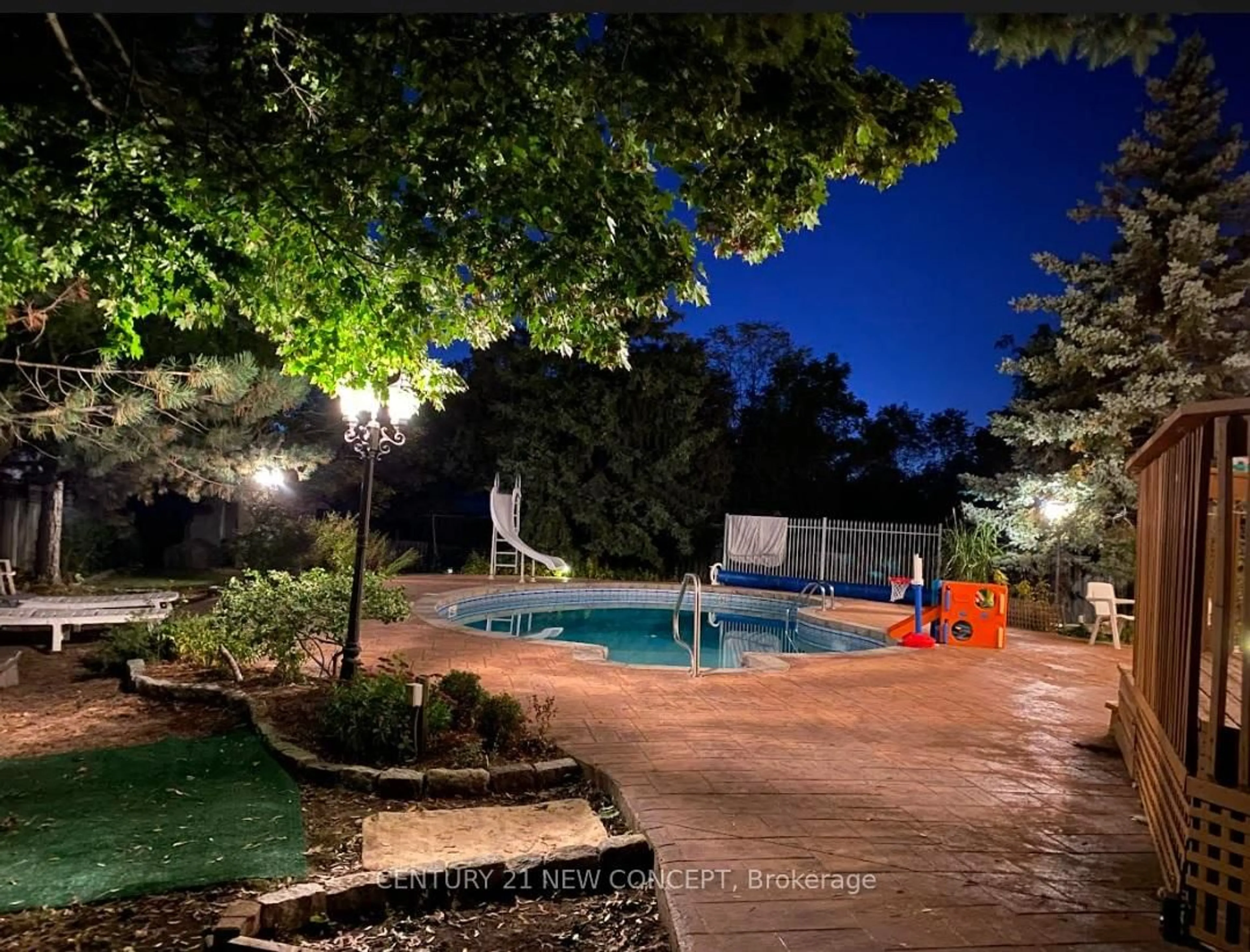 Pool for 40 Marchwood Cres, Richmond Hill Ontario L4C 8M5