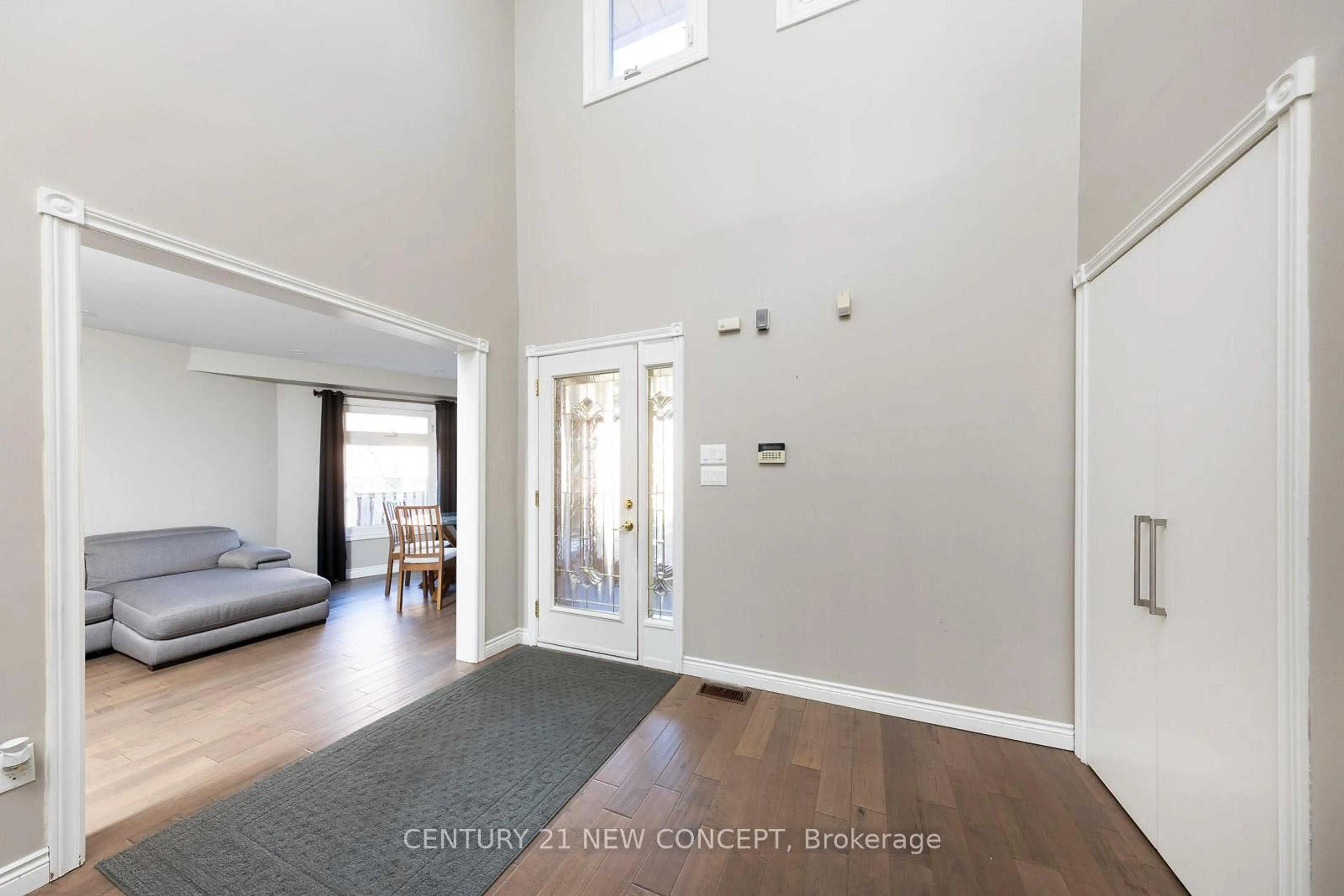 Indoor entryway for 40 Marchwood Cres, Richmond Hill Ontario L4C 8M5