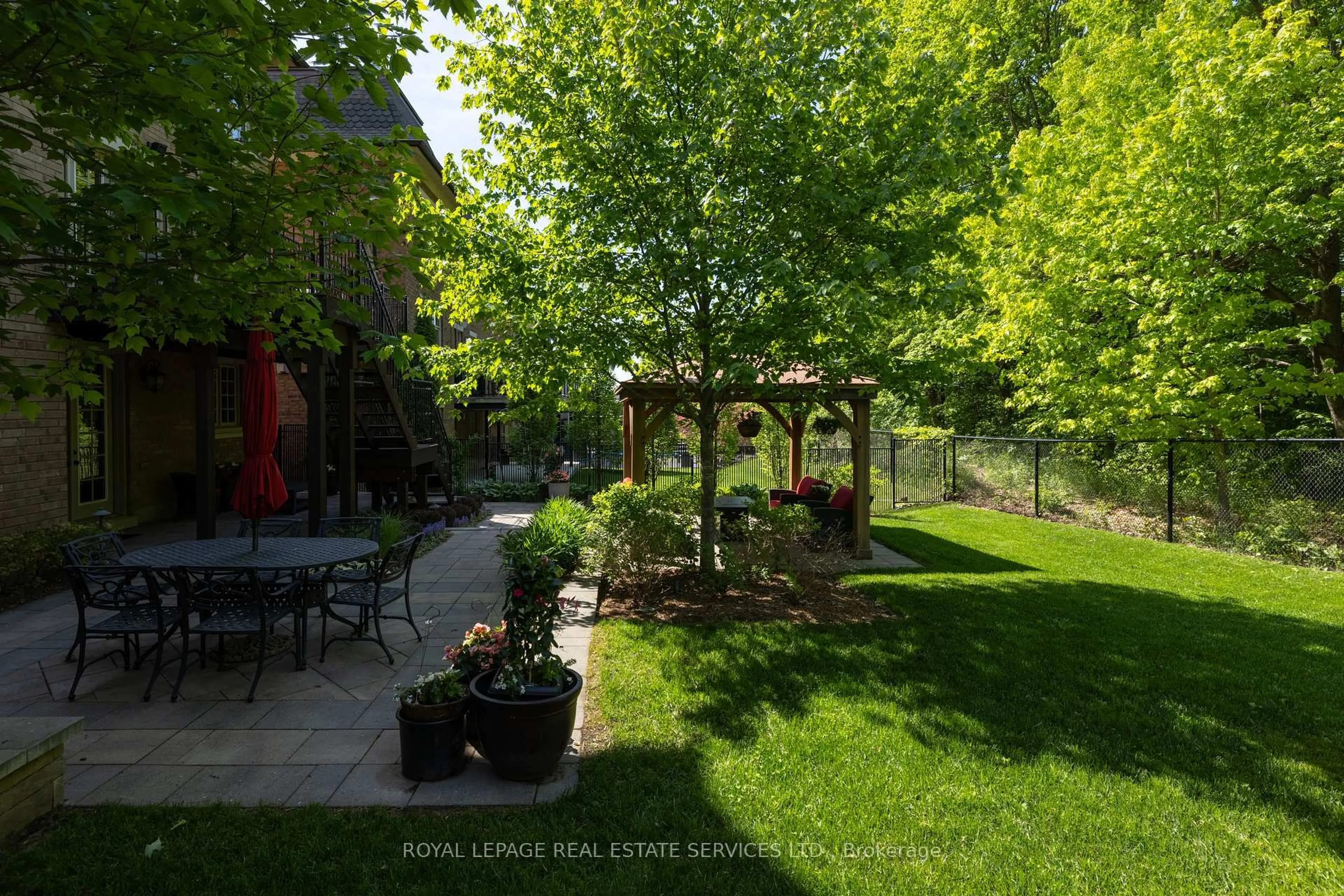 Patio, street for 68 Annsleywood Crt, Vaughan Ontario L4H 4G6