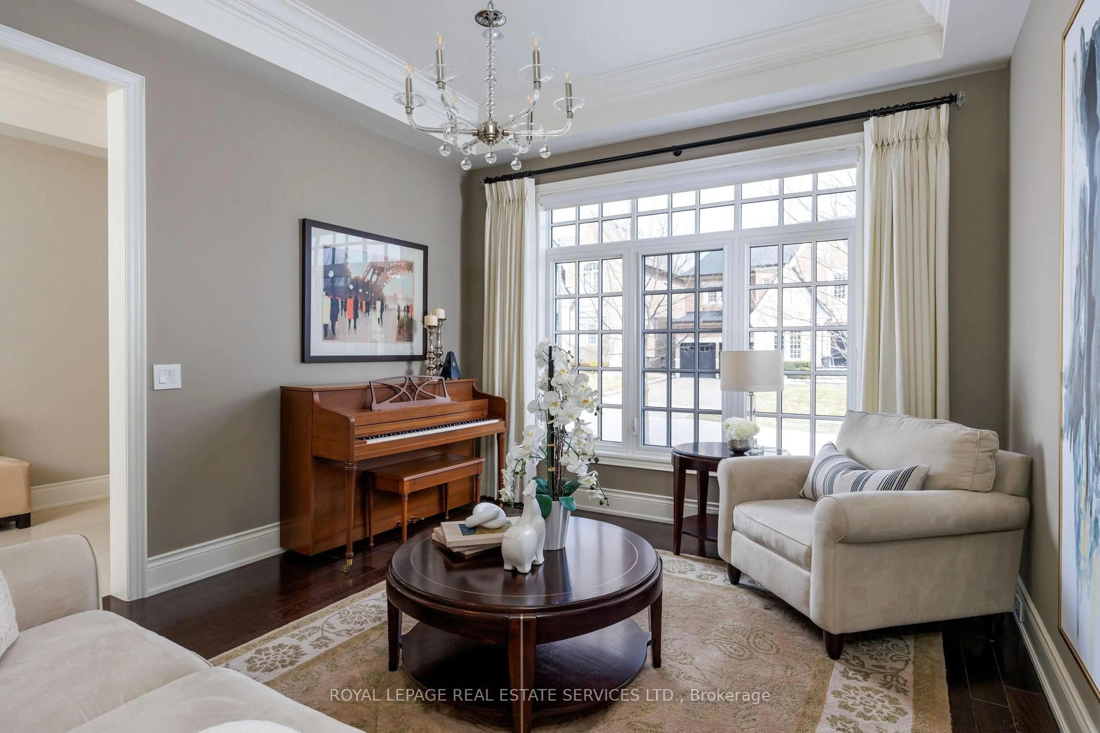 Living room with furniture, unknown for 68 Annsleywood Crt, Vaughan Ontario L4H 4G6