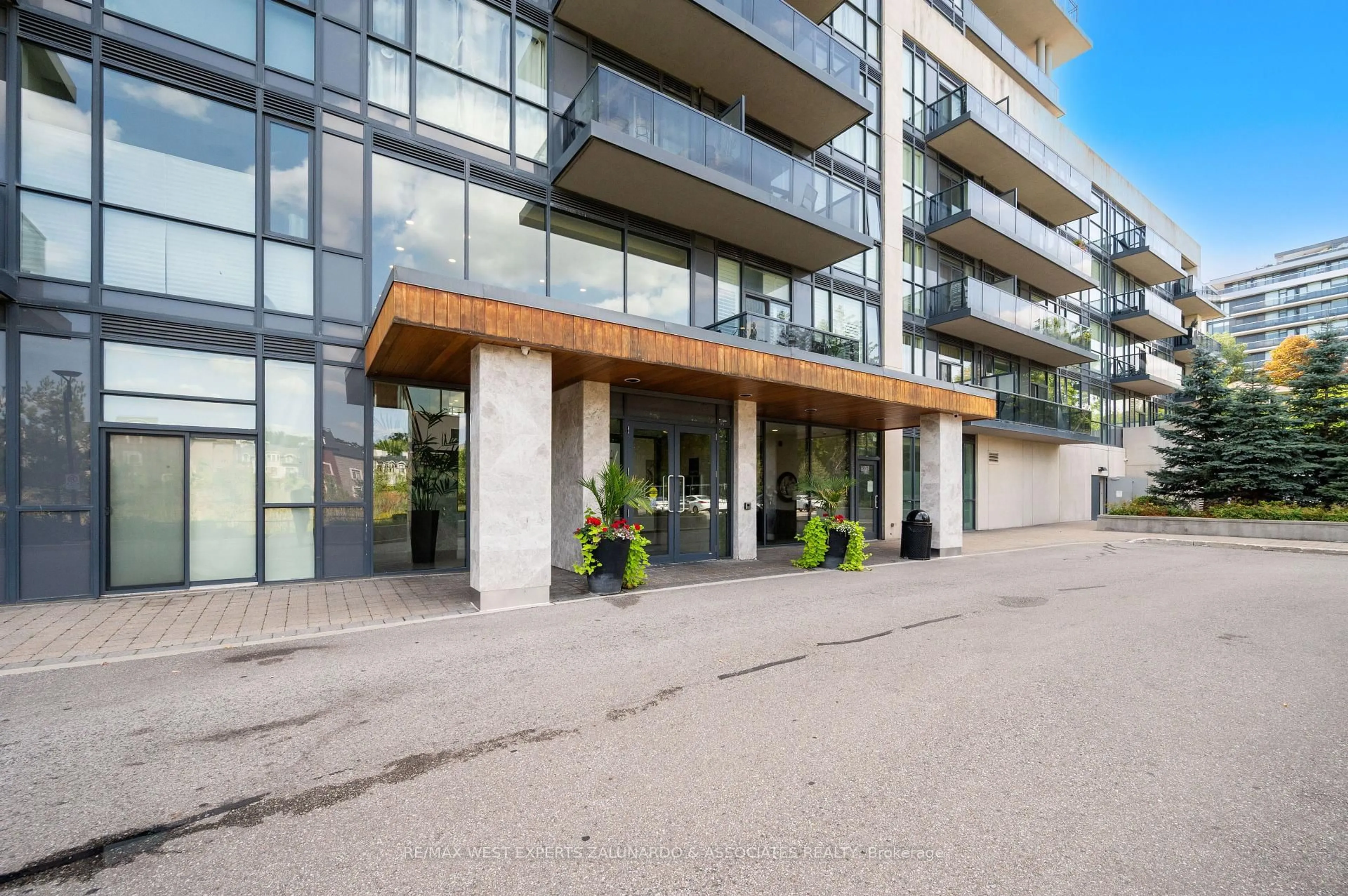 Indoor foyer for 4700 Highway 7 Rd #412, Vaughan Ontario L4L 0B4