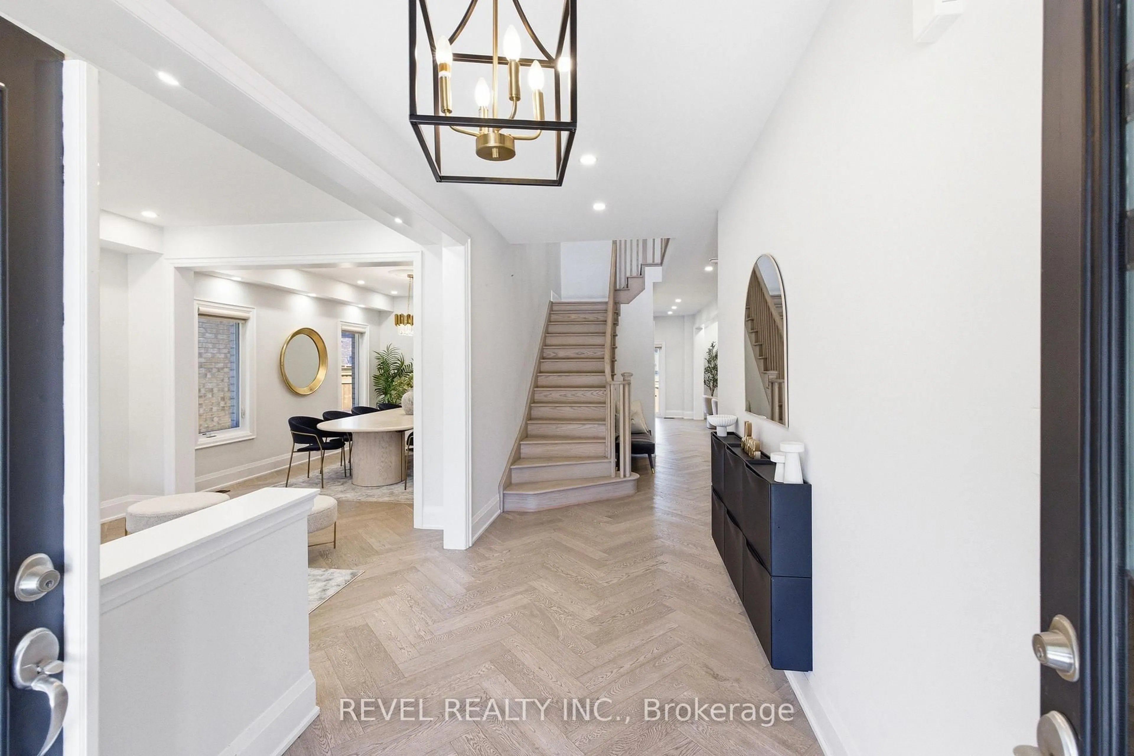 Indoor entryway for 783 Green St, Innisfil Ontario L0L 1W0