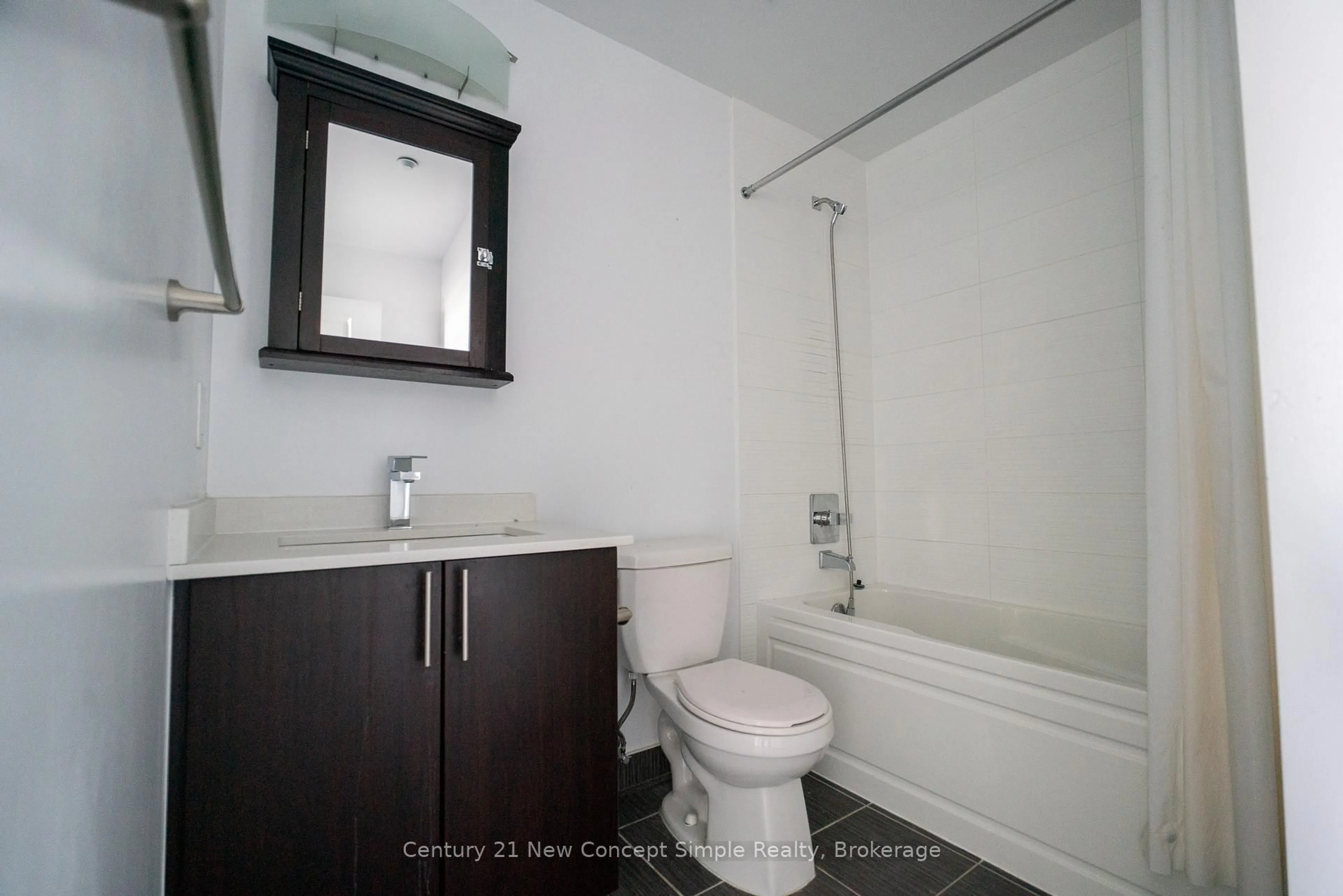 Standard bathroom, unknown for 7890 Bathurst St #705, Vaughan Ontario L4J 0J8