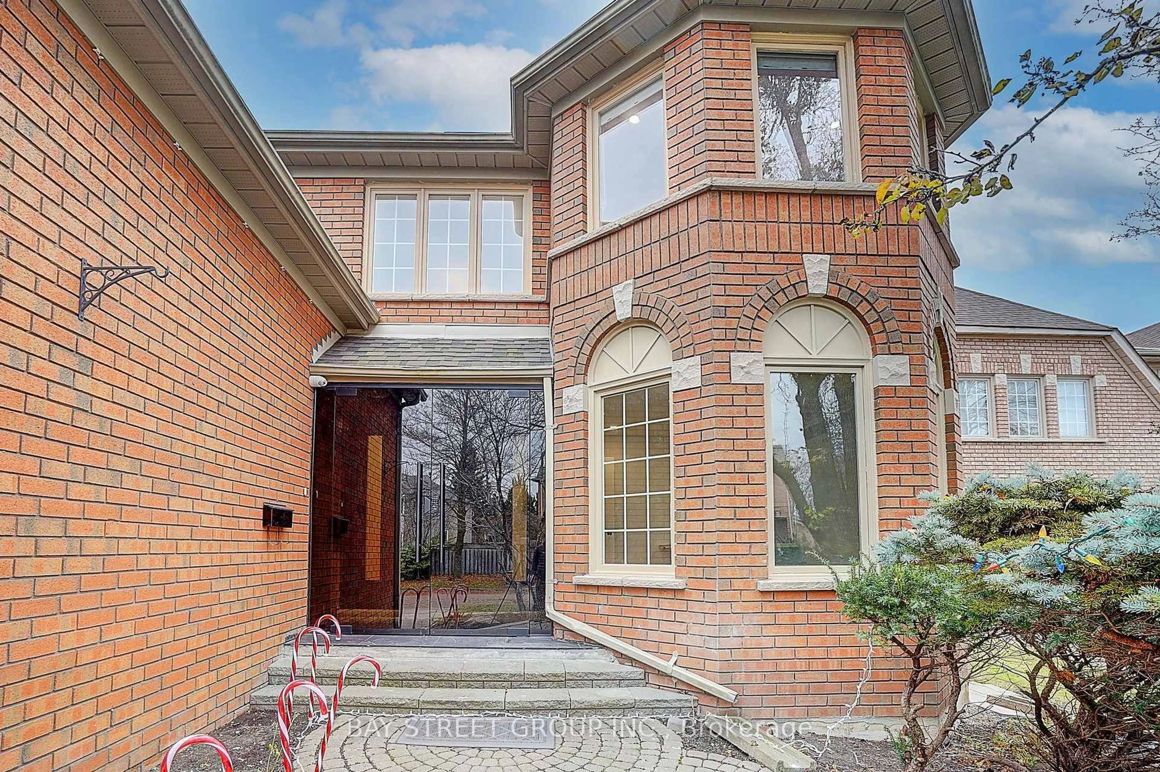 Home with brick exterior material, street for 8 Mooreland Crt, Markham Ontario L3P 7P8