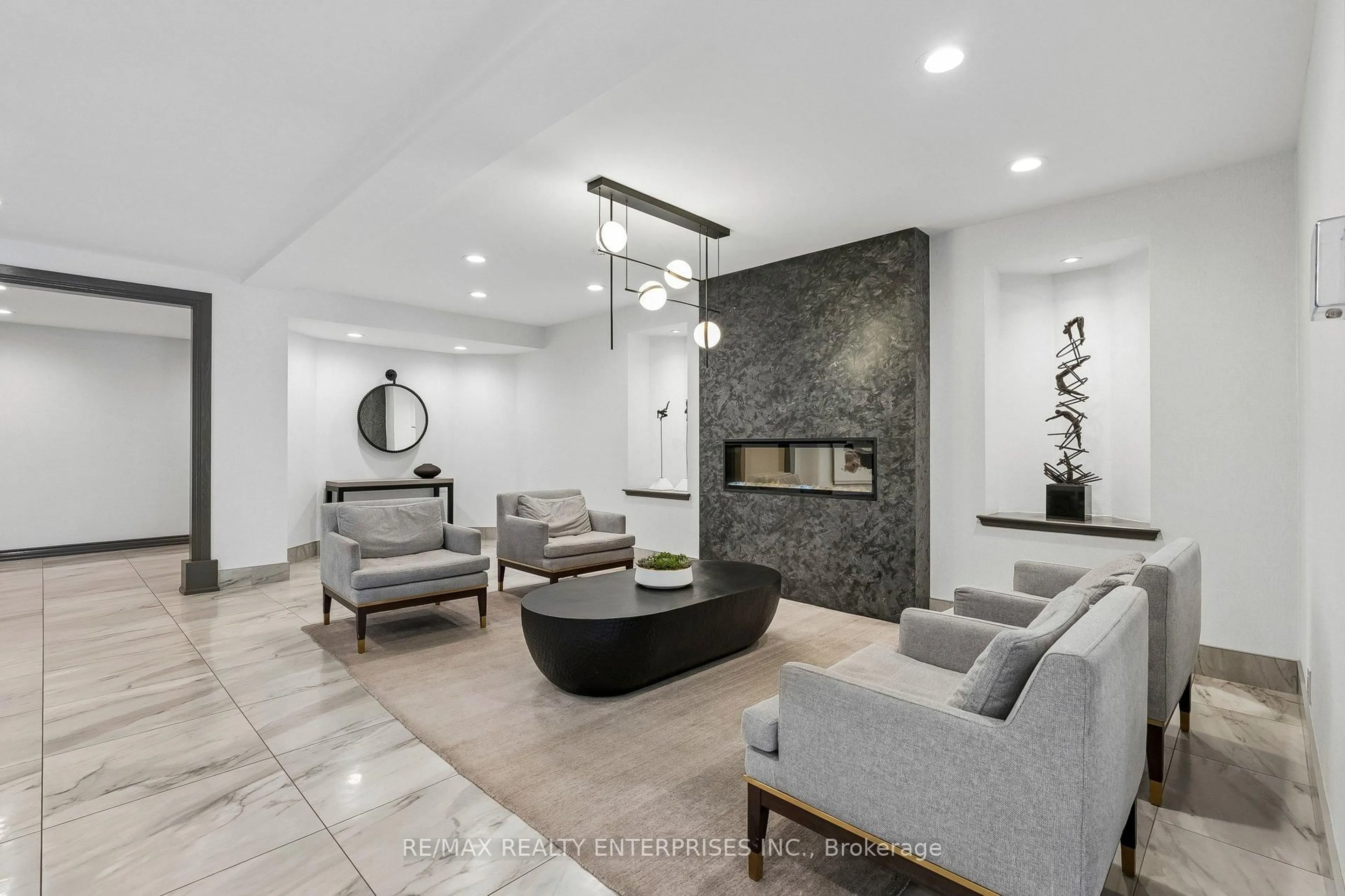 Living room with furniture, ceramic/tile floor for 22 Clarissa Dr #402, Richmond Hill Ontario L4C 9R6