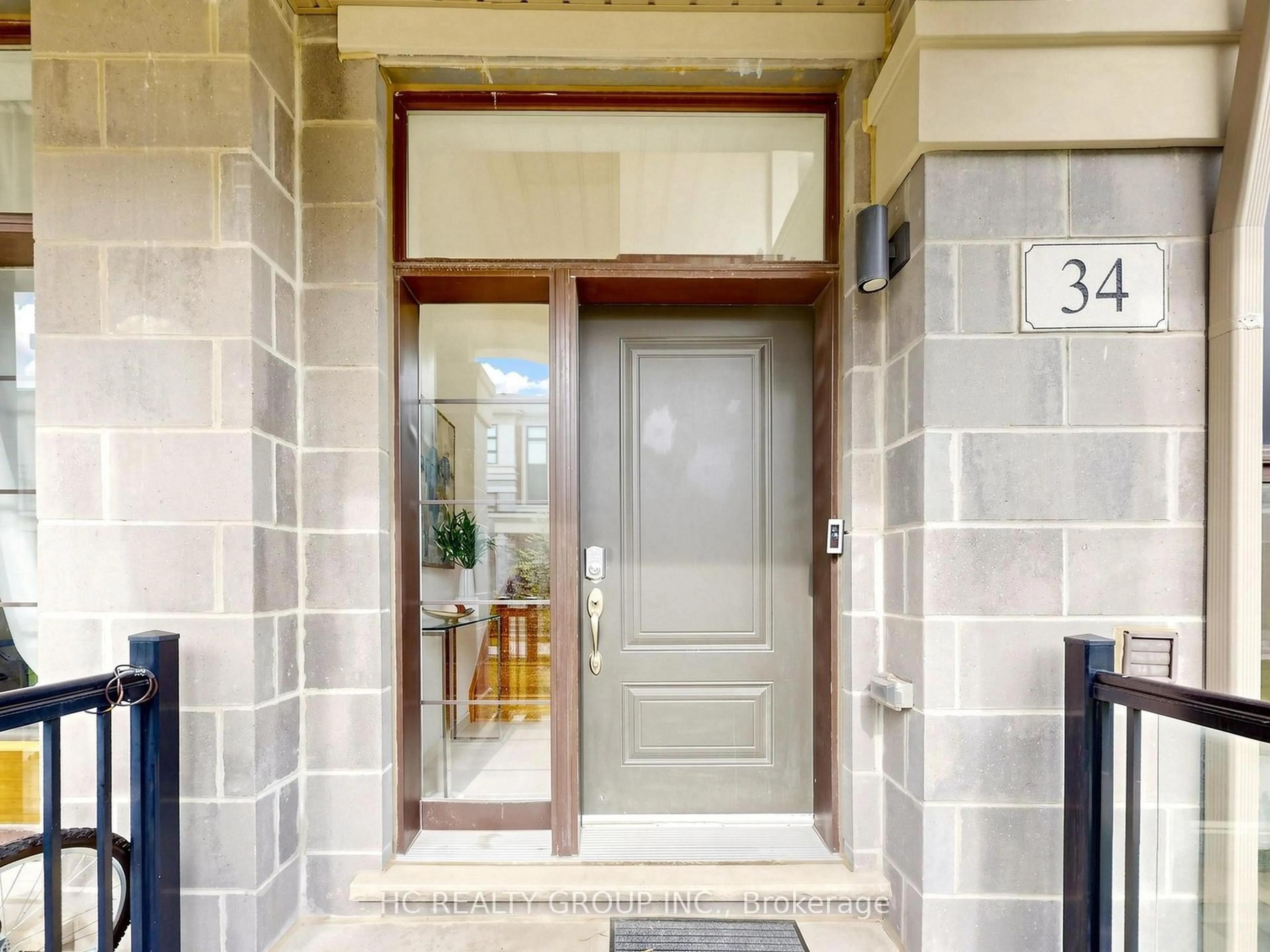 Indoor foyer for 34 Armillo Pl, Markham Ontario L6E 0V4