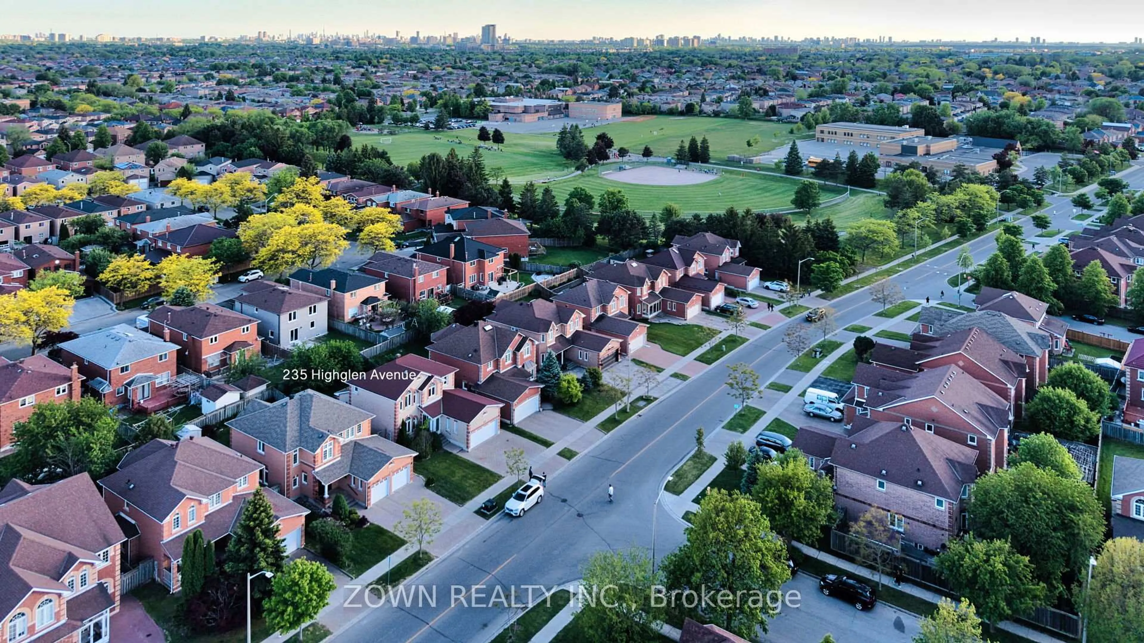 A pic from outside/outdoor area/front of a property/back of a property/a pic from drone, street for 235 Highglen Ave, Markham Ontario L3S 3W4