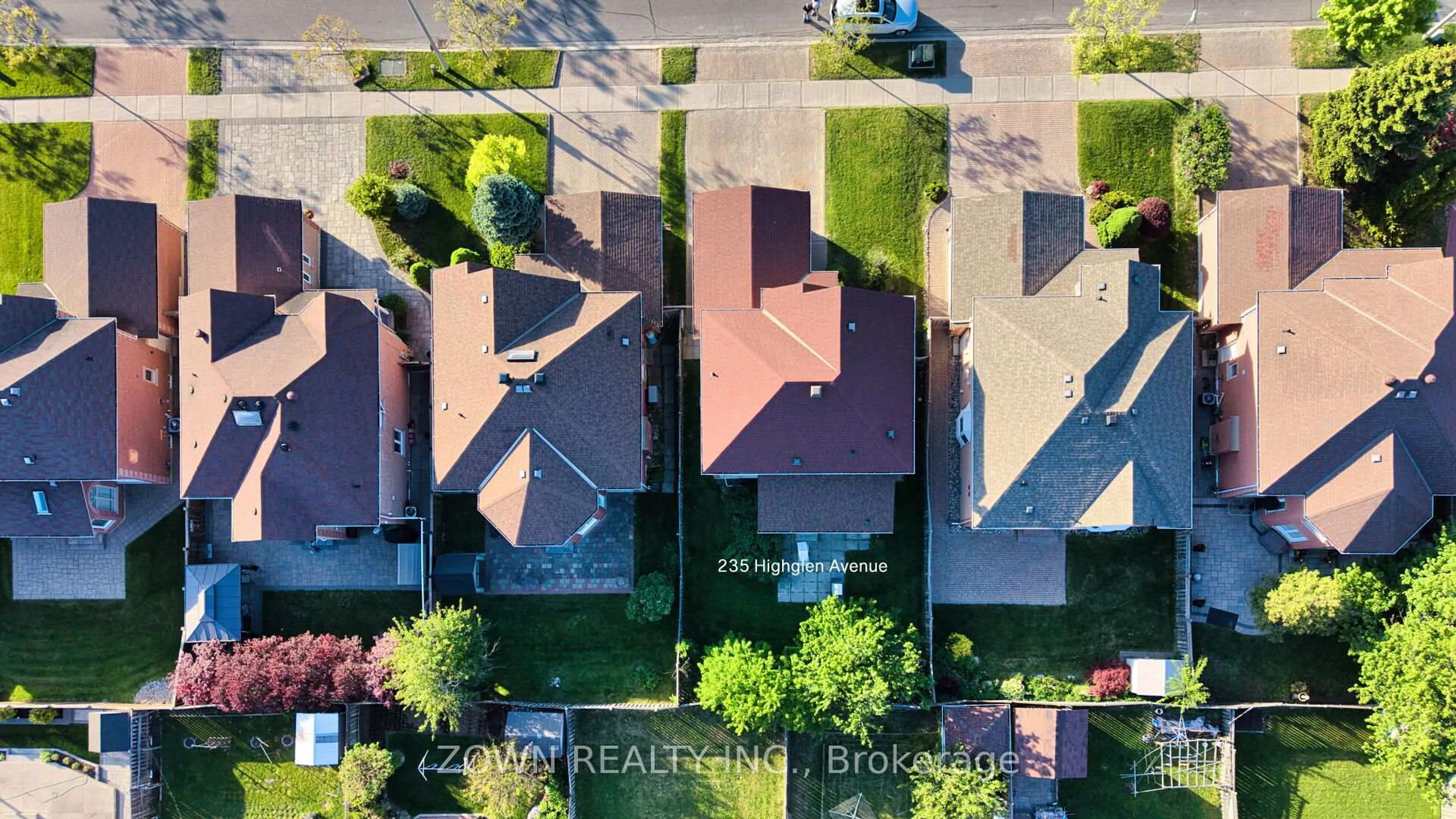 A pic from outside/outdoor area/front of a property/back of a property/a pic from drone, street for 235 Highglen Ave, Markham Ontario L3S 3W4