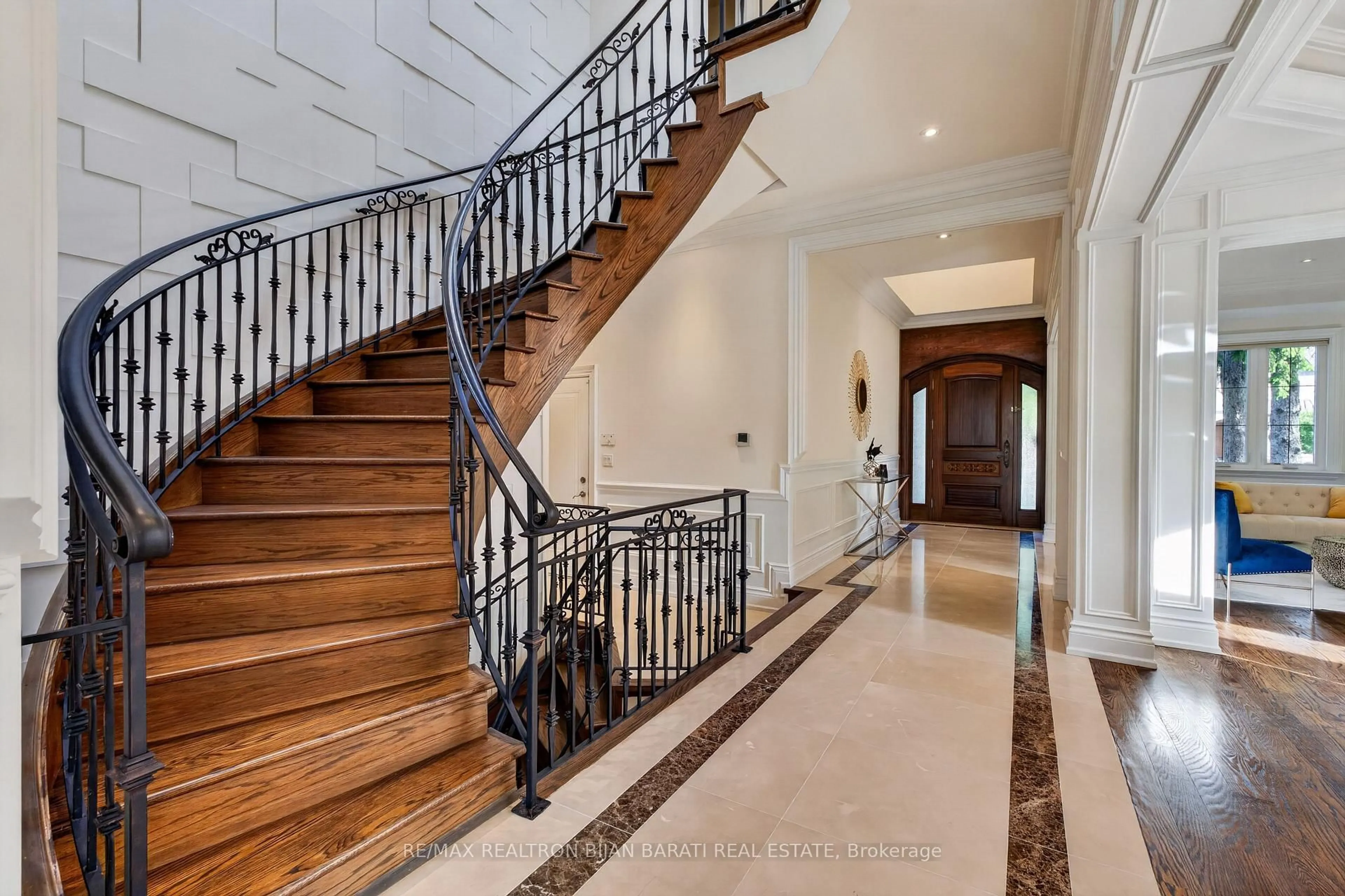 Indoor foyer for 42 Woodward Ave, Markham Ontario L3T 1E5