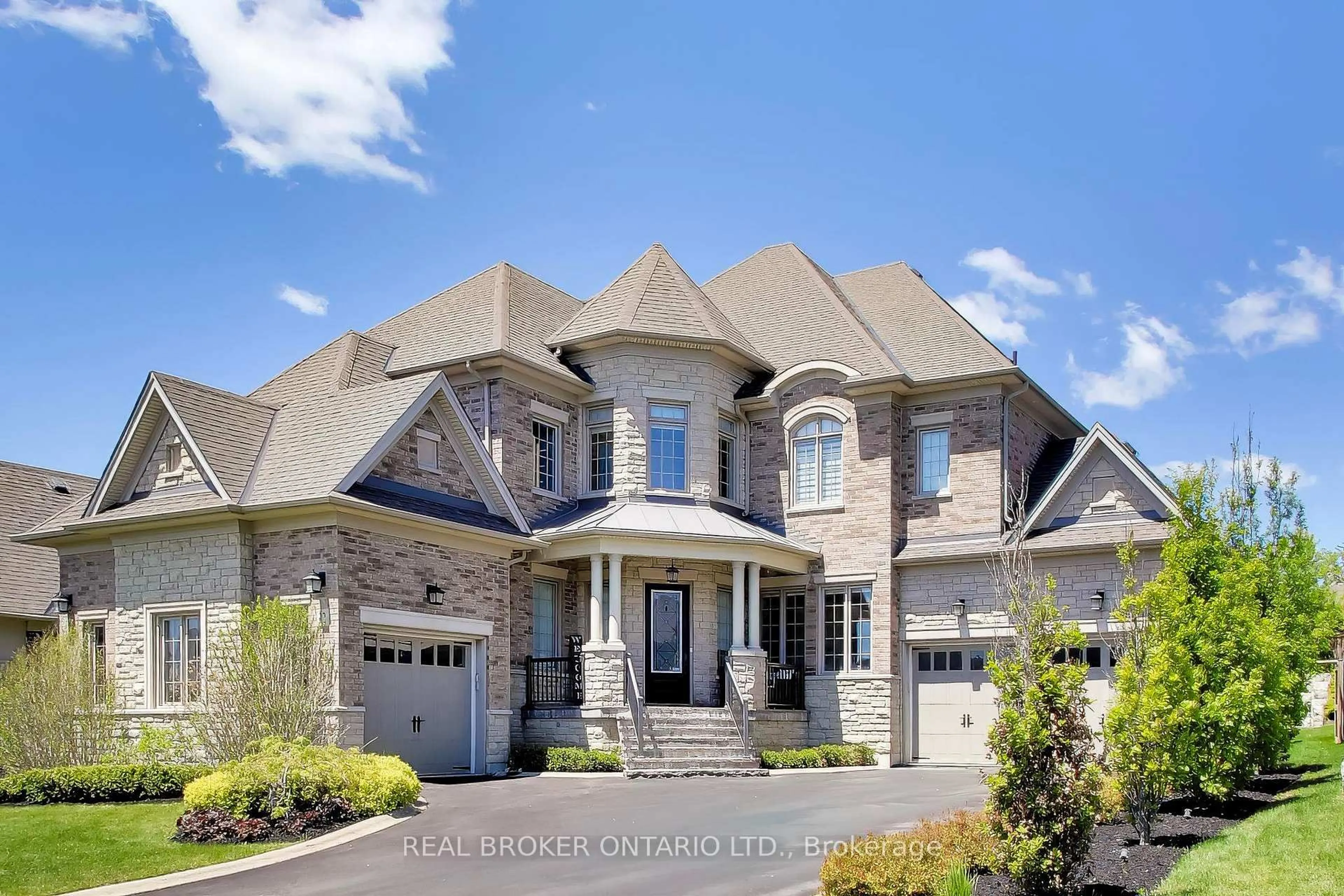 Home with brick exterior material, street for 32 Richard Serra Crt, King Ontario L7B 0A7