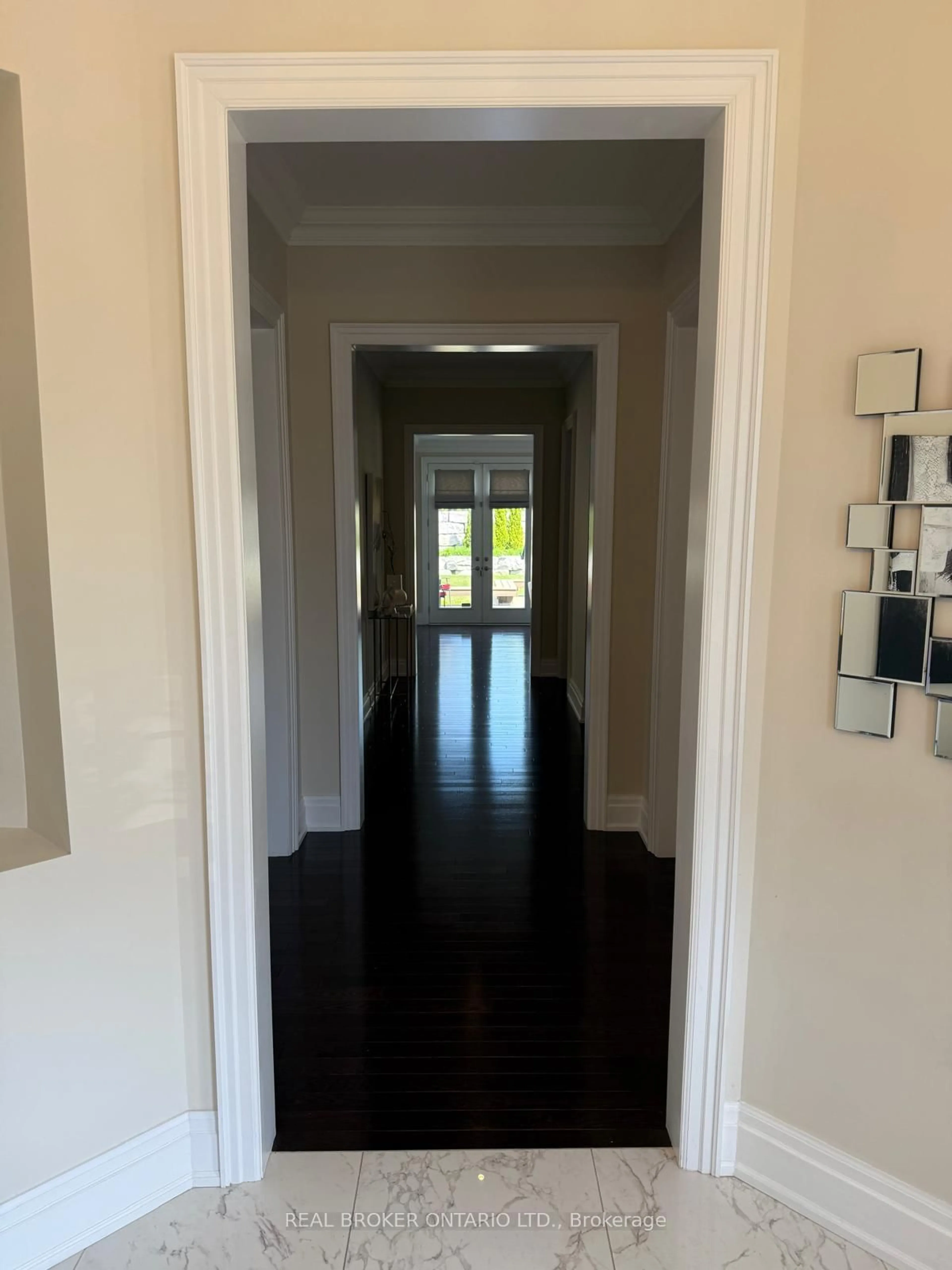 Indoor entryway for 32 Richard Serra Crt, King Ontario L7B 0A7