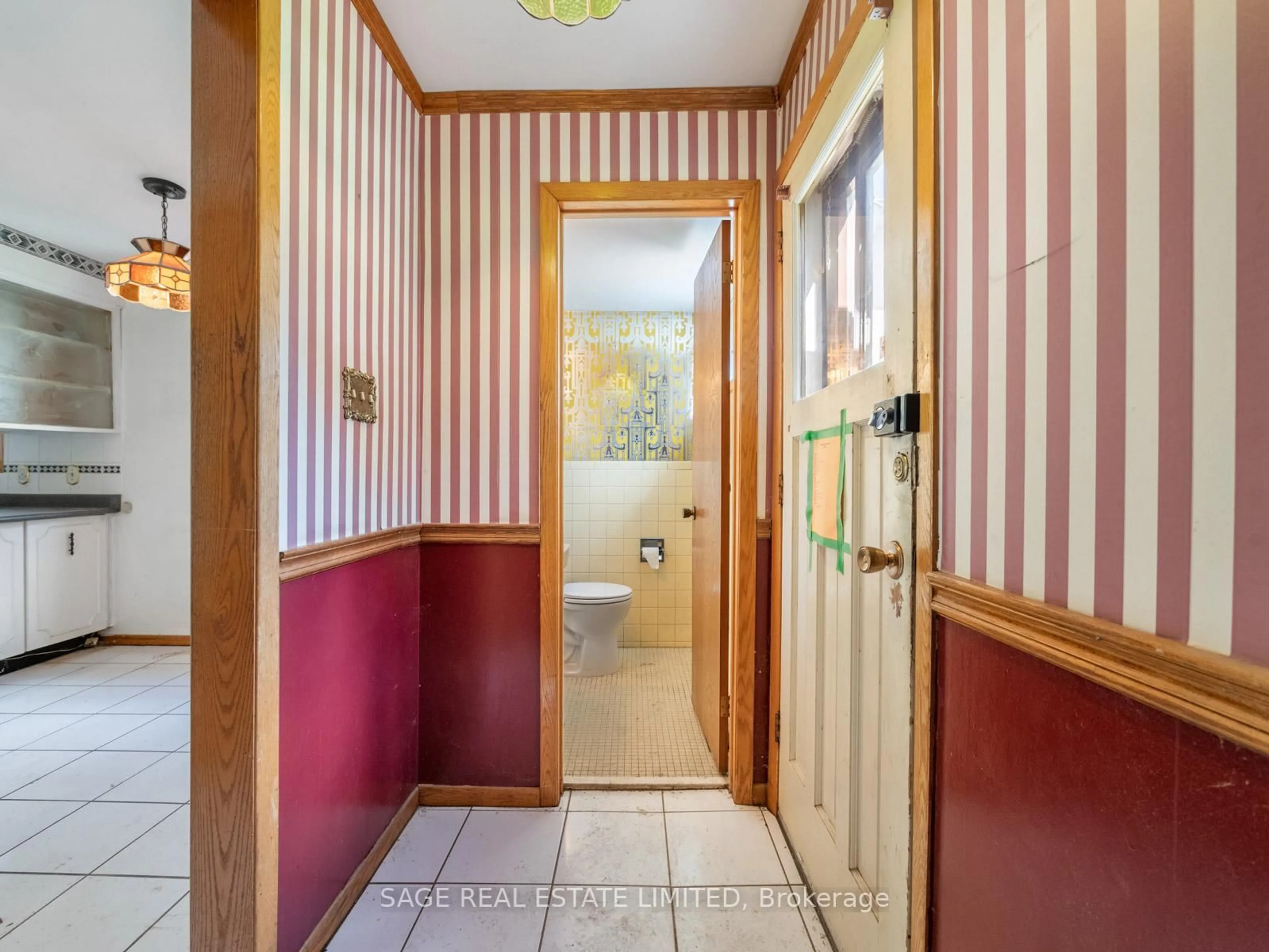 Indoor foyer for 2 Johnson St, Markham Ontario L3T 2N7