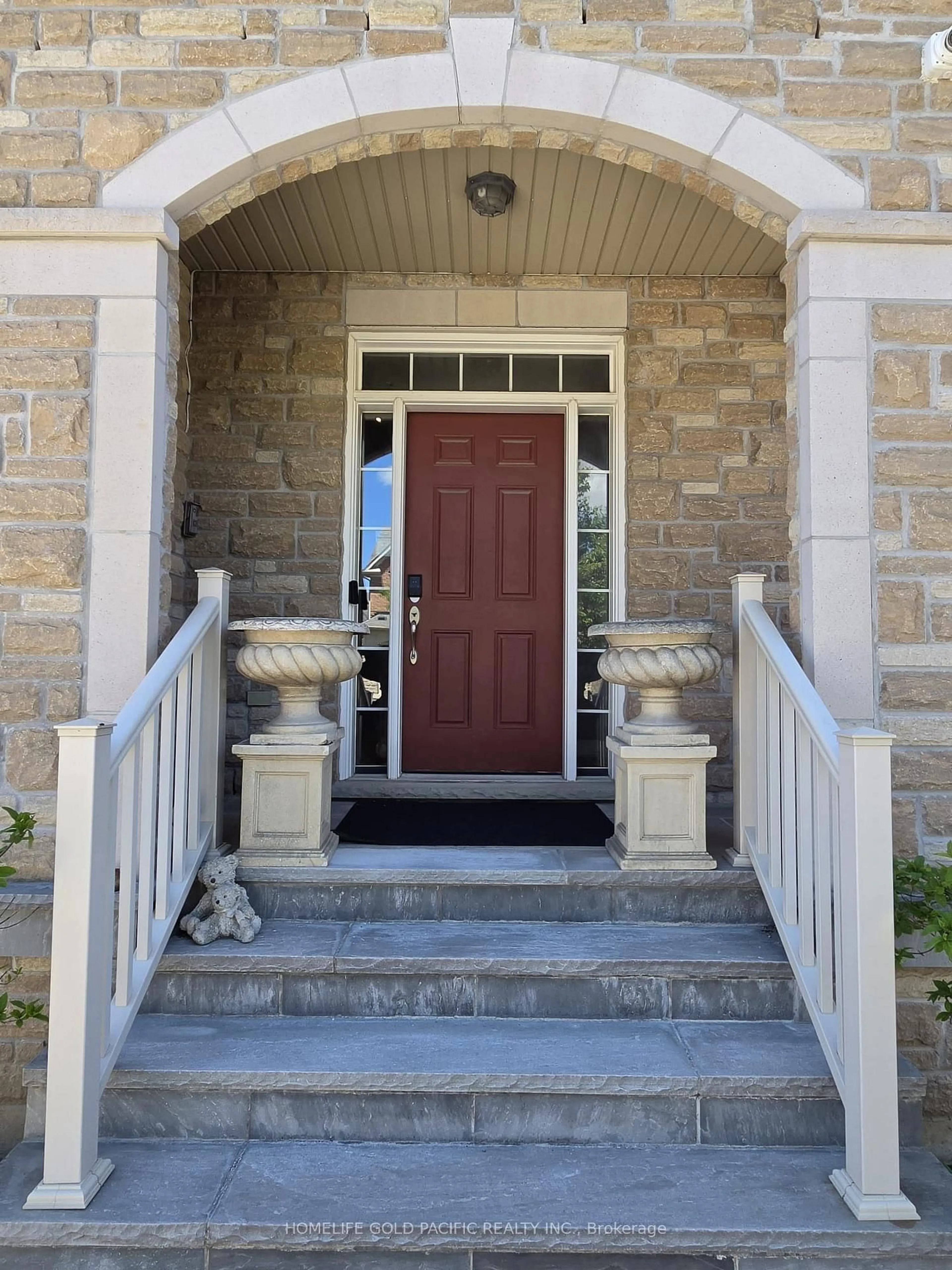 Indoor entryway for 19 Bruce Thomson Dr, Markham Ontario L6C 0K2