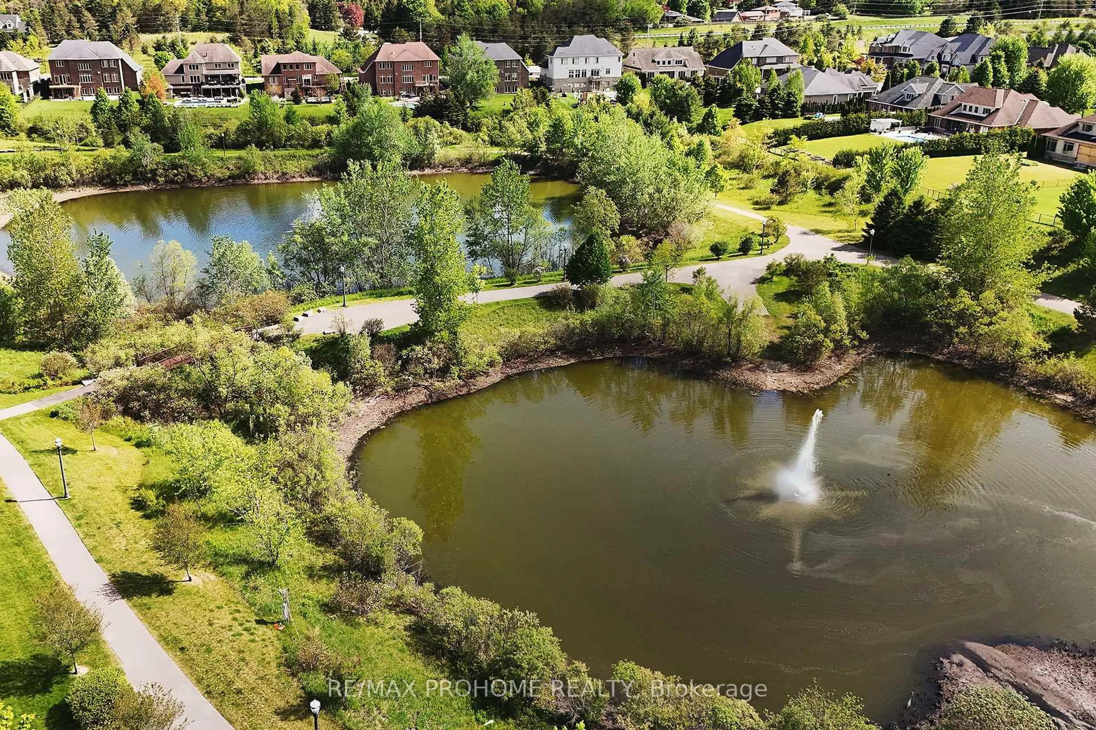 A pic from outside/outdoor area/front of a property/back of a property/a pic from drone, water/lake/river/ocean view for 17 Fountainview Lane, Uxbridge Ontario L9P 0B8