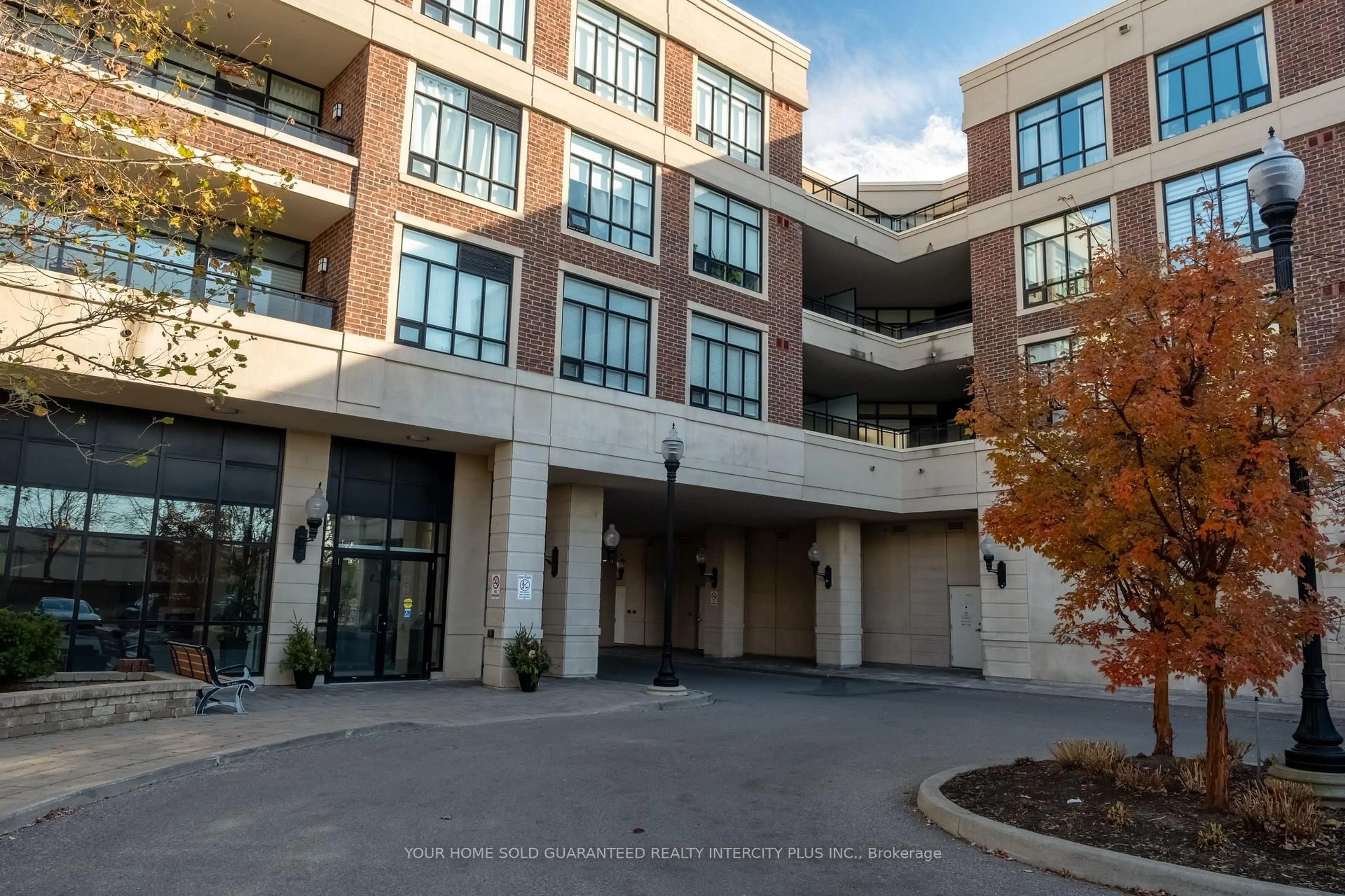 Indoor foyer for 2396 Major MacKenzie Dr #418, Vaughan Ontario L6A 4Y1