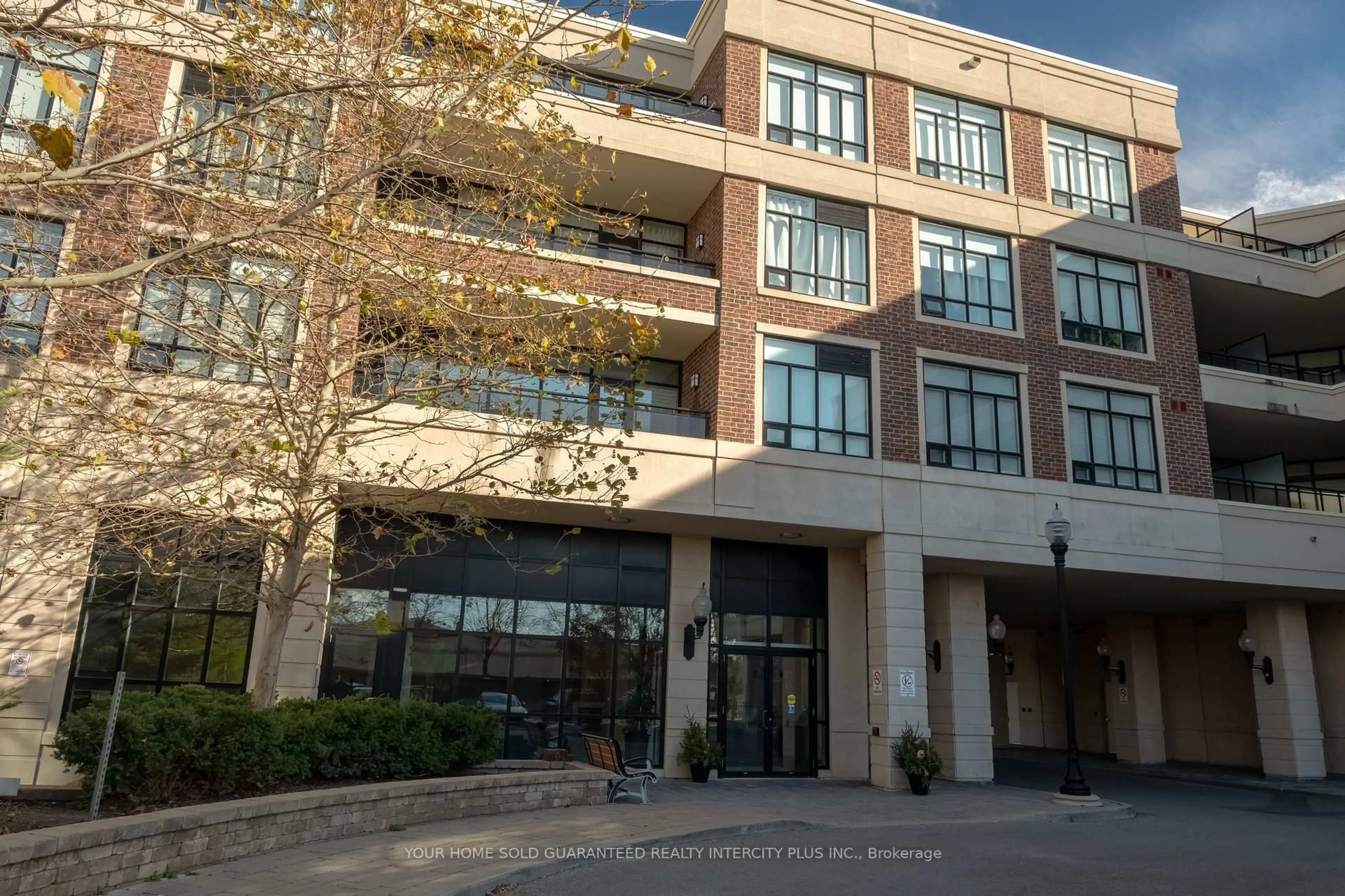 Indoor foyer for 2396 Major MacKenzie Dr #418, Vaughan Ontario L6A 4Y1