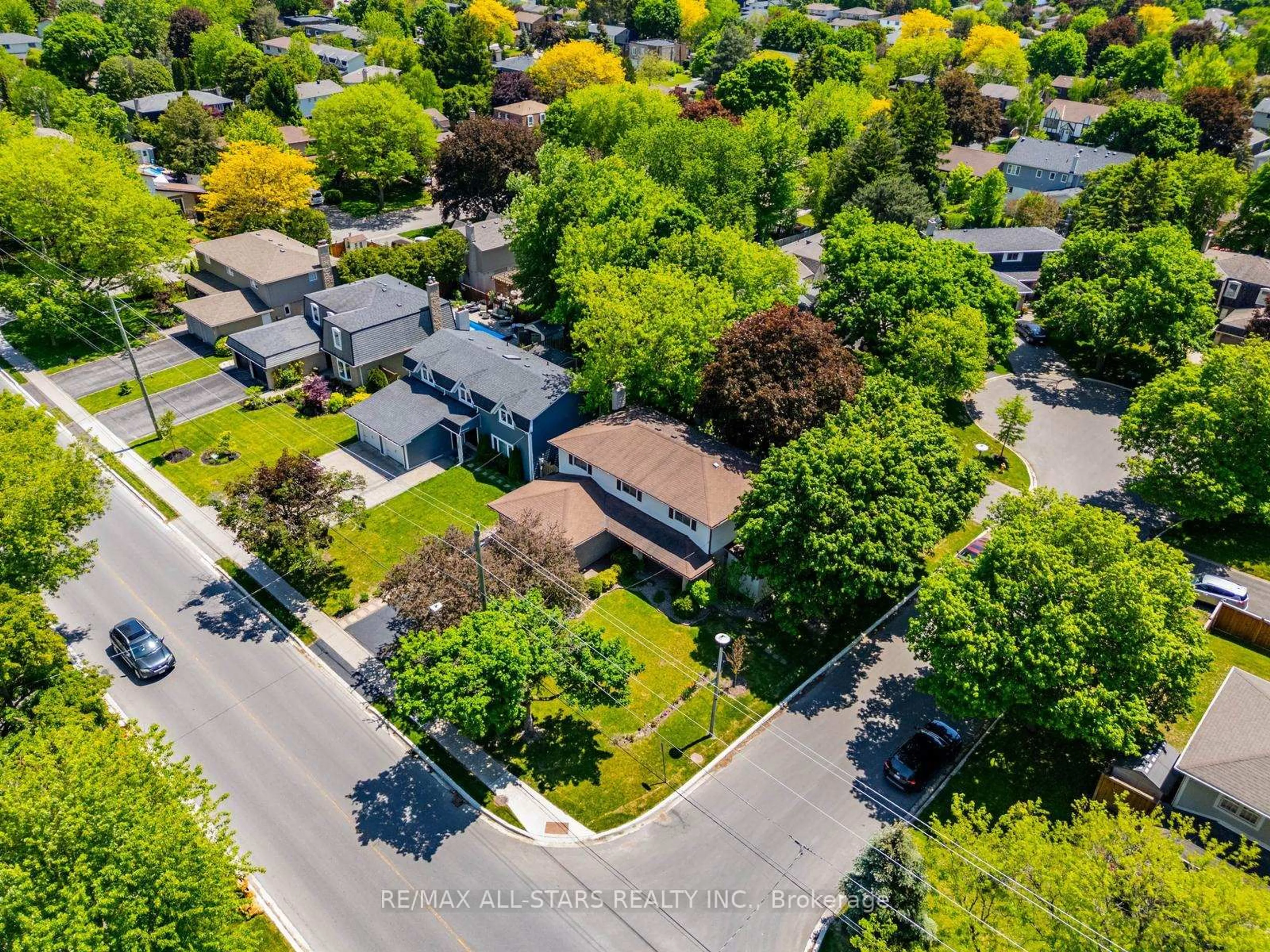 A pic from outside/outdoor area/front of a property/back of a property/a pic from drone, street for 127 Church St, Markham Ontario L3P 2M2
