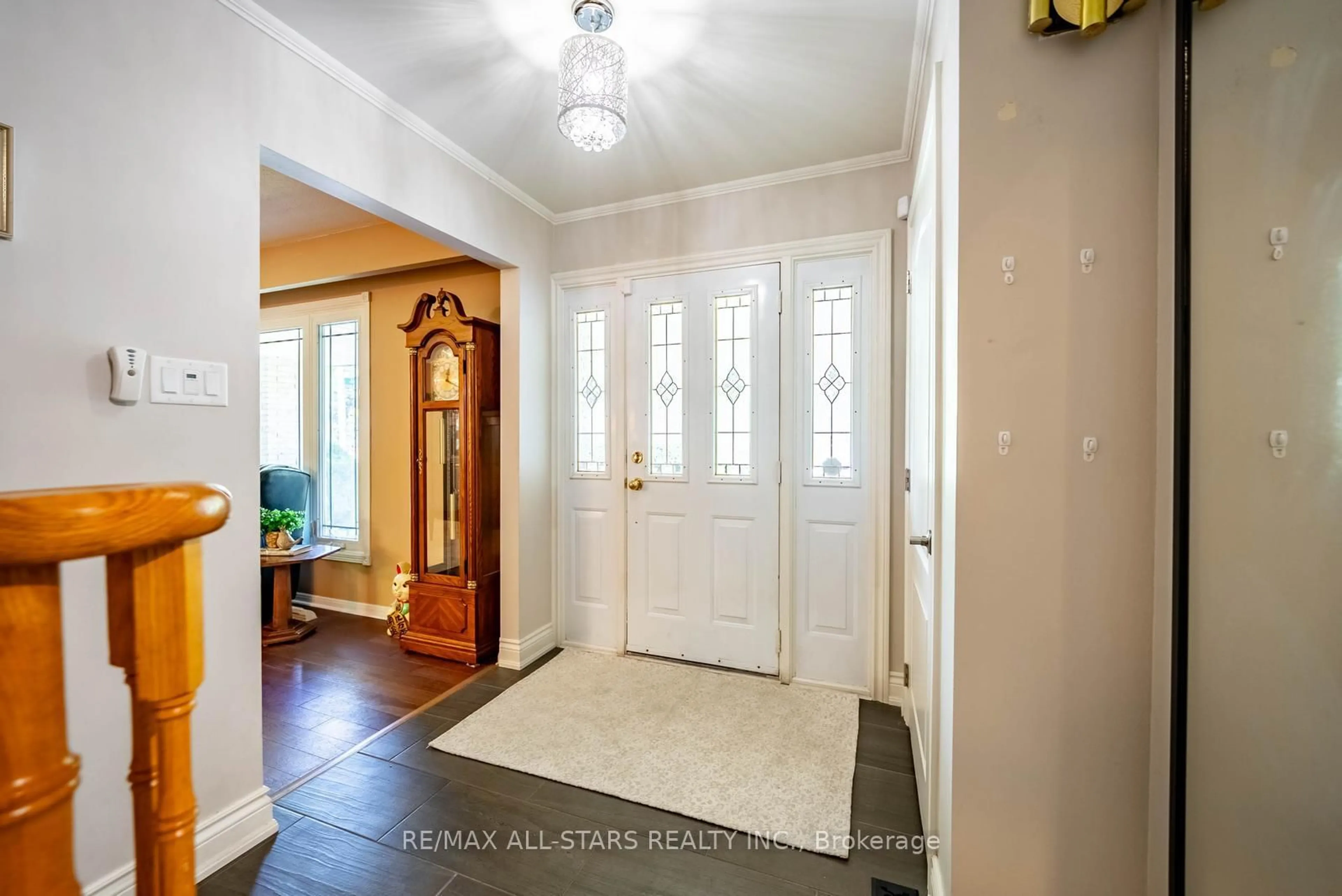Indoor entryway for 127 Church St, Markham Ontario L3P 2M2