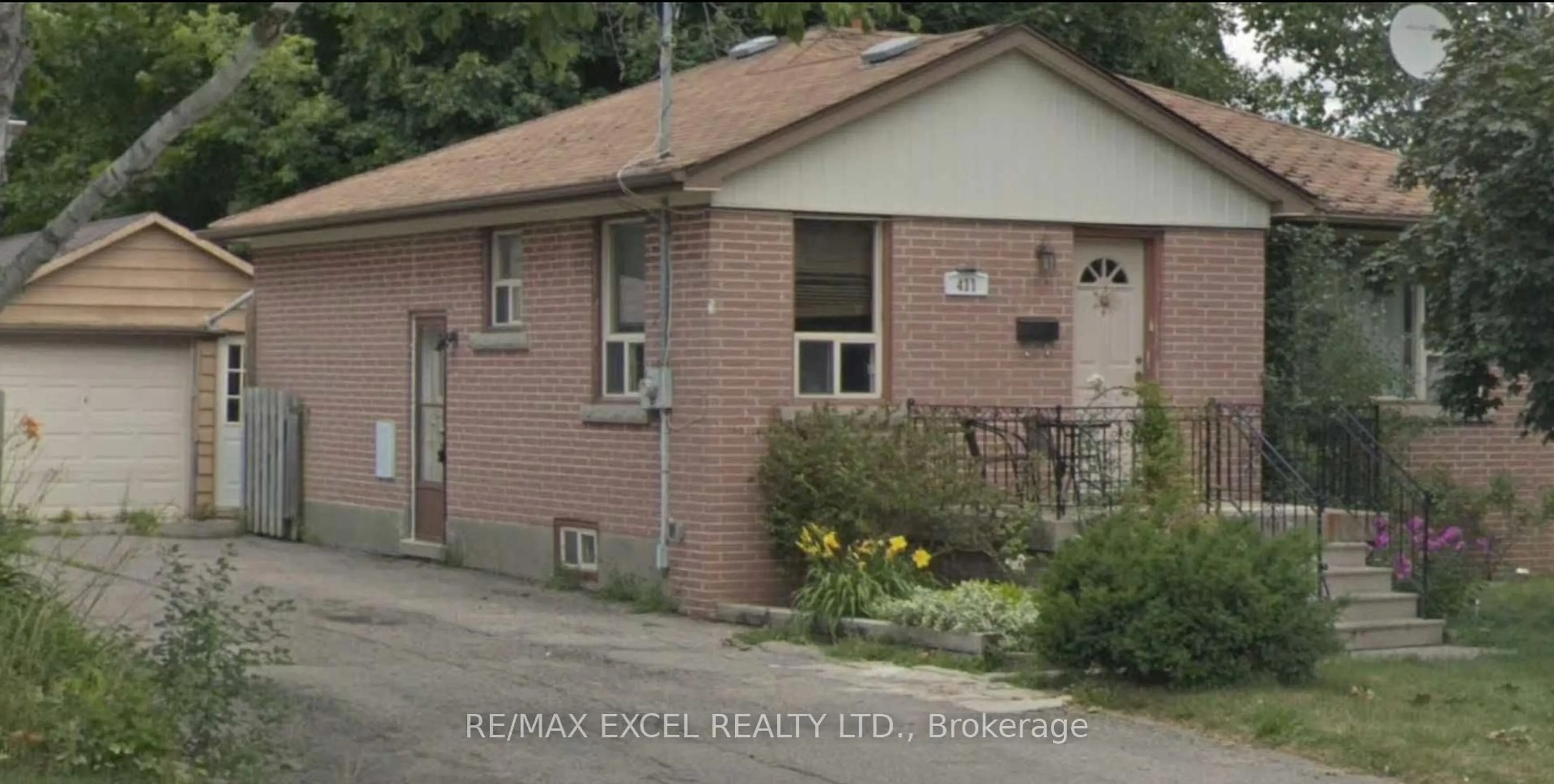Blurry image for 411 Marybay Cres, Richmond Hill Ontario L4C 2X5