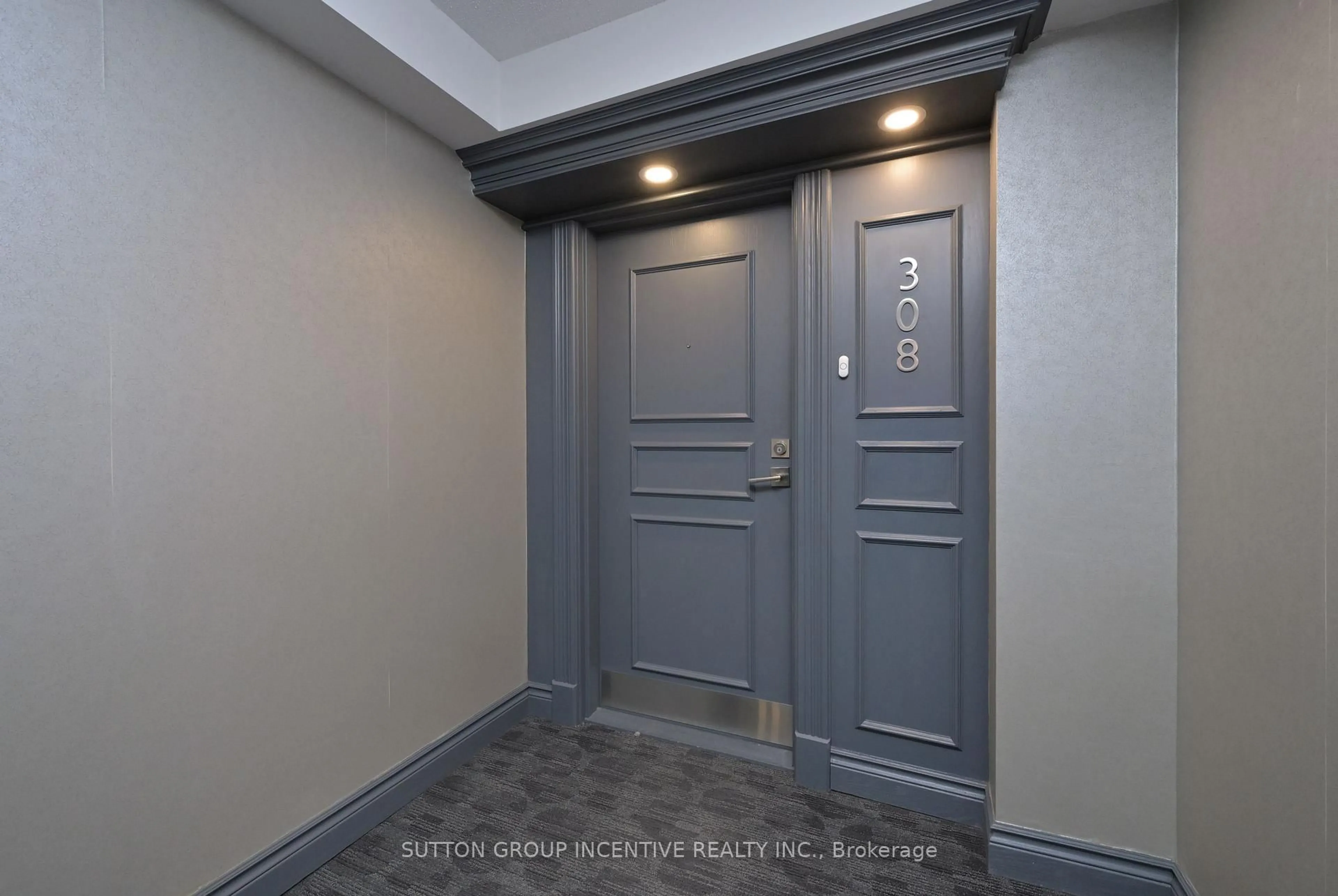 Indoor entryway for 4 Briar Hill Hts #308, New Tecumseth Ontario L9R 1Z7