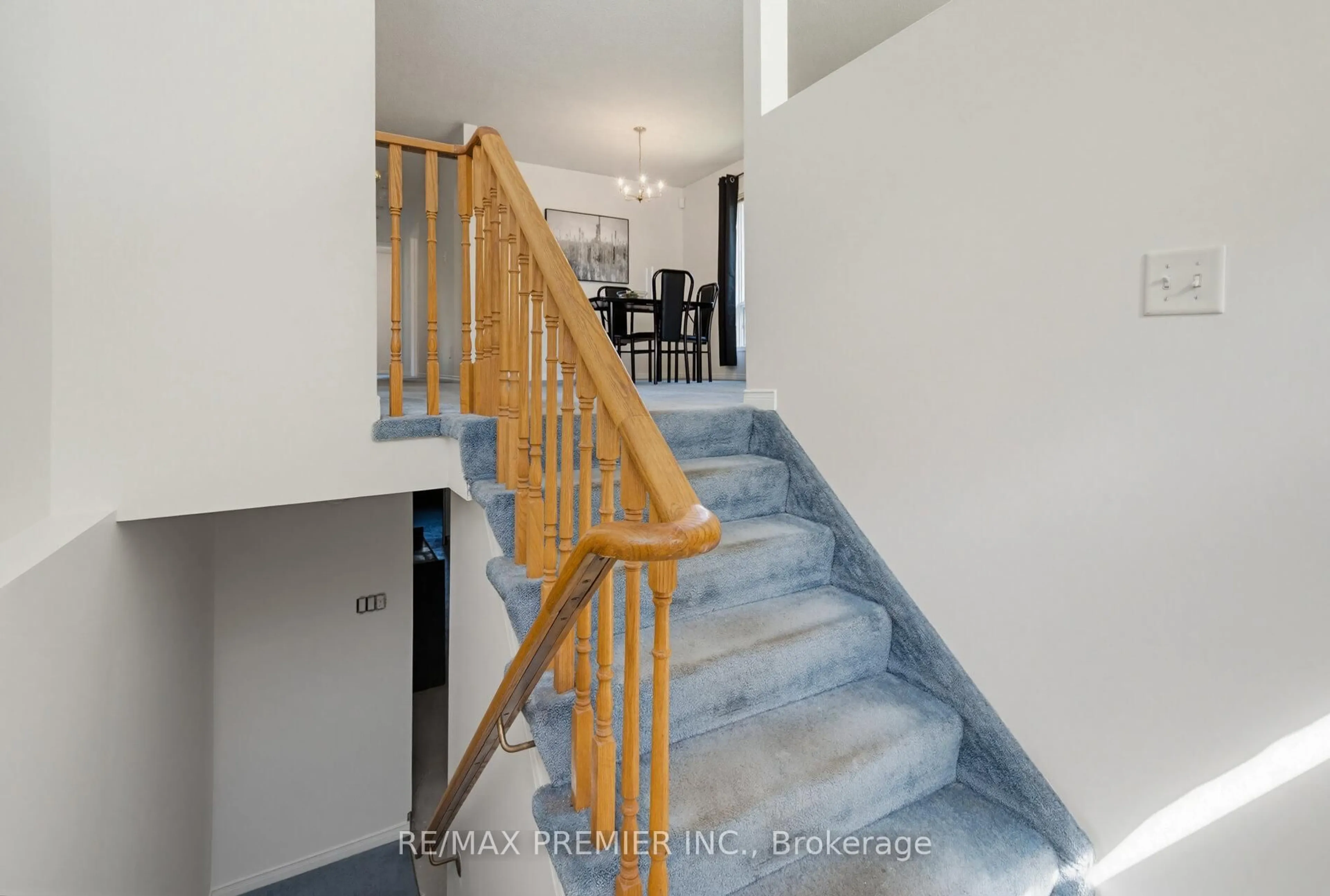 Stairs for 4 D.A. Jones Ave, New Tecumseth Ontario L0G 1A0