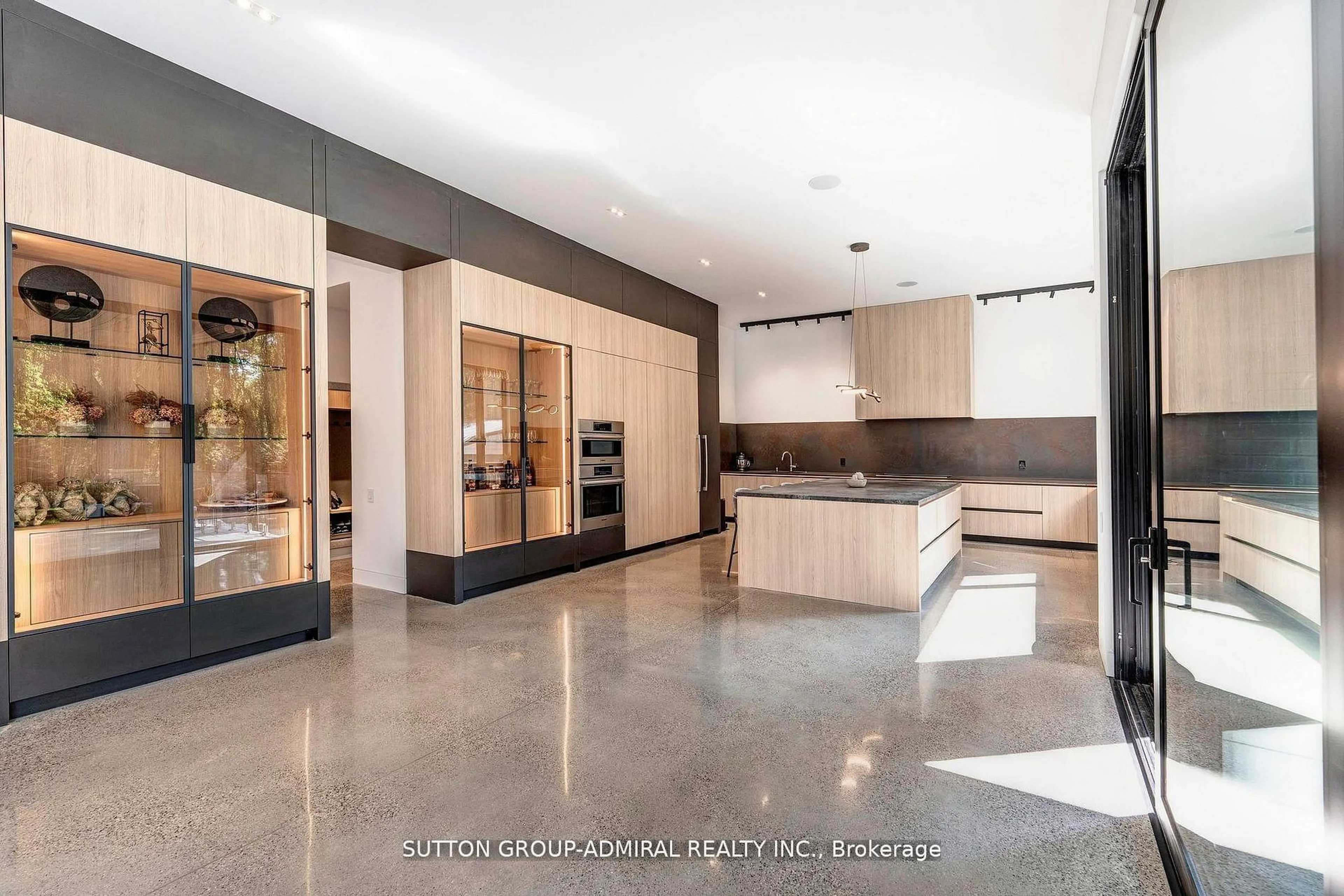 Contemporary kitchen, ceramic/tile floor for 126 WOOD Lane, Richmond Hill Ontario L4C 4W1
