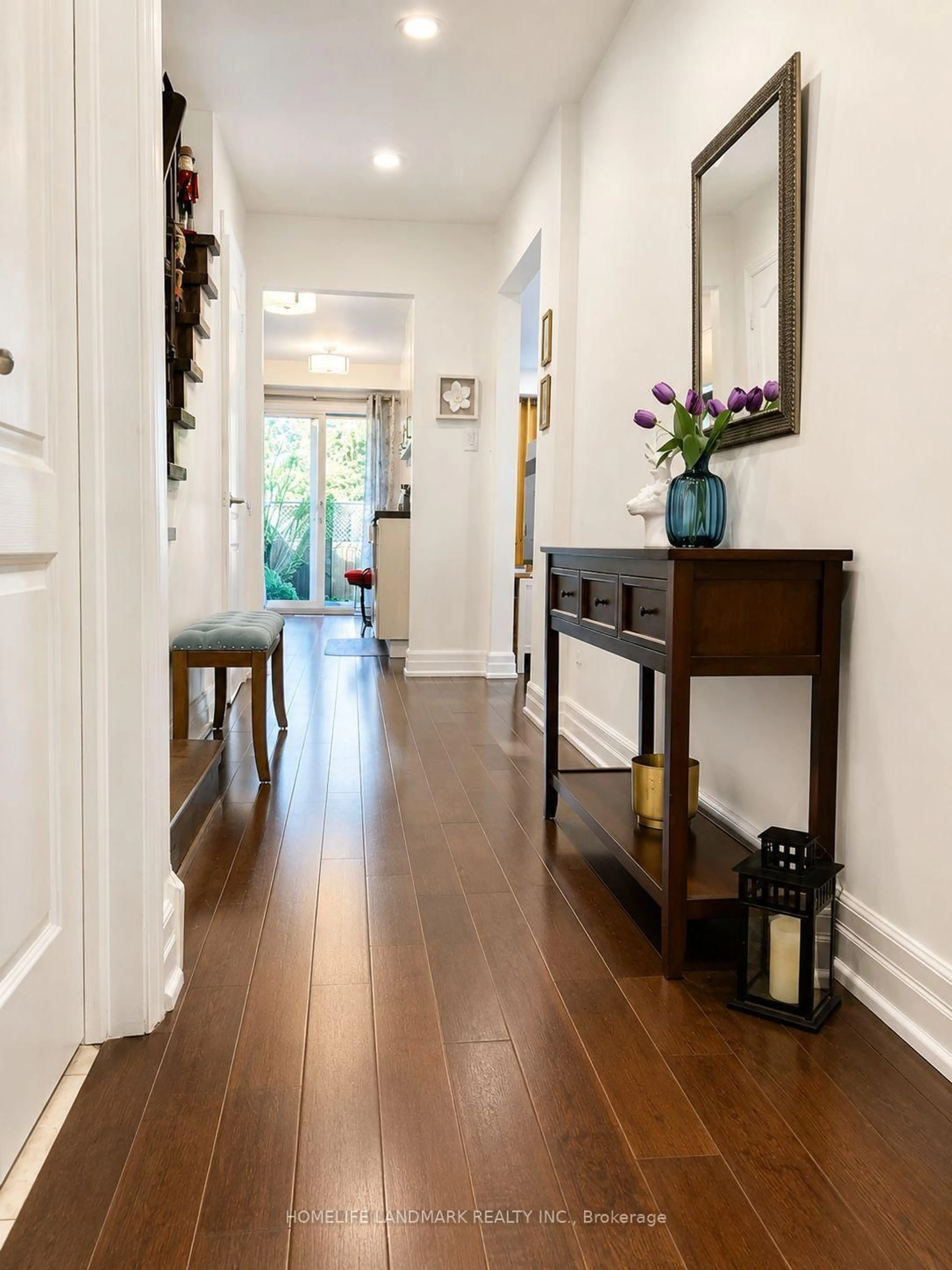 Indoor entryway for 115 Avenue Rd #13, Richmond Hill Ontario L4C 9N2