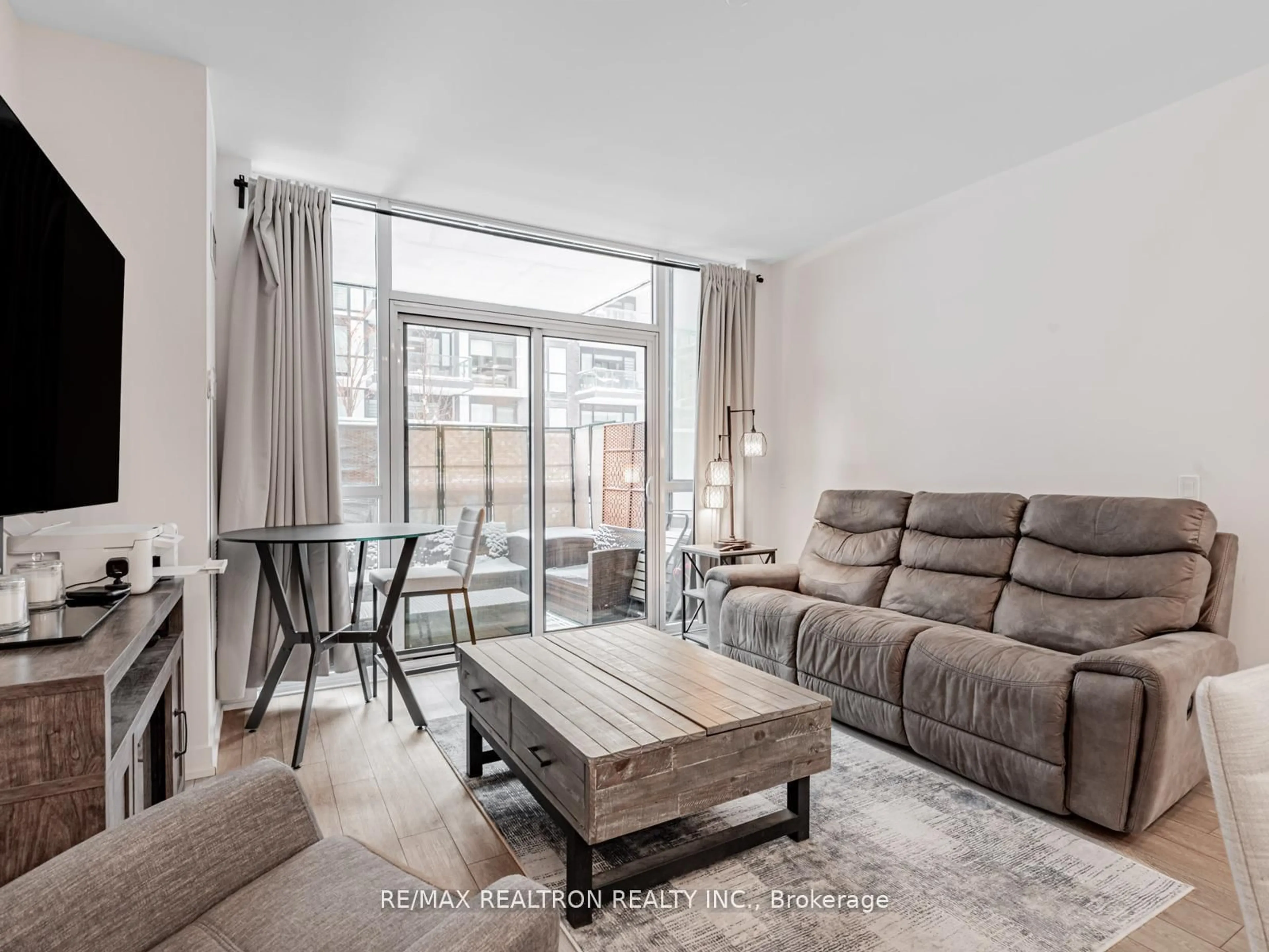Living room with furniture, unknown for 415 SEA RAY Ave #G13, Innisfil Ontario L9S 0N9
