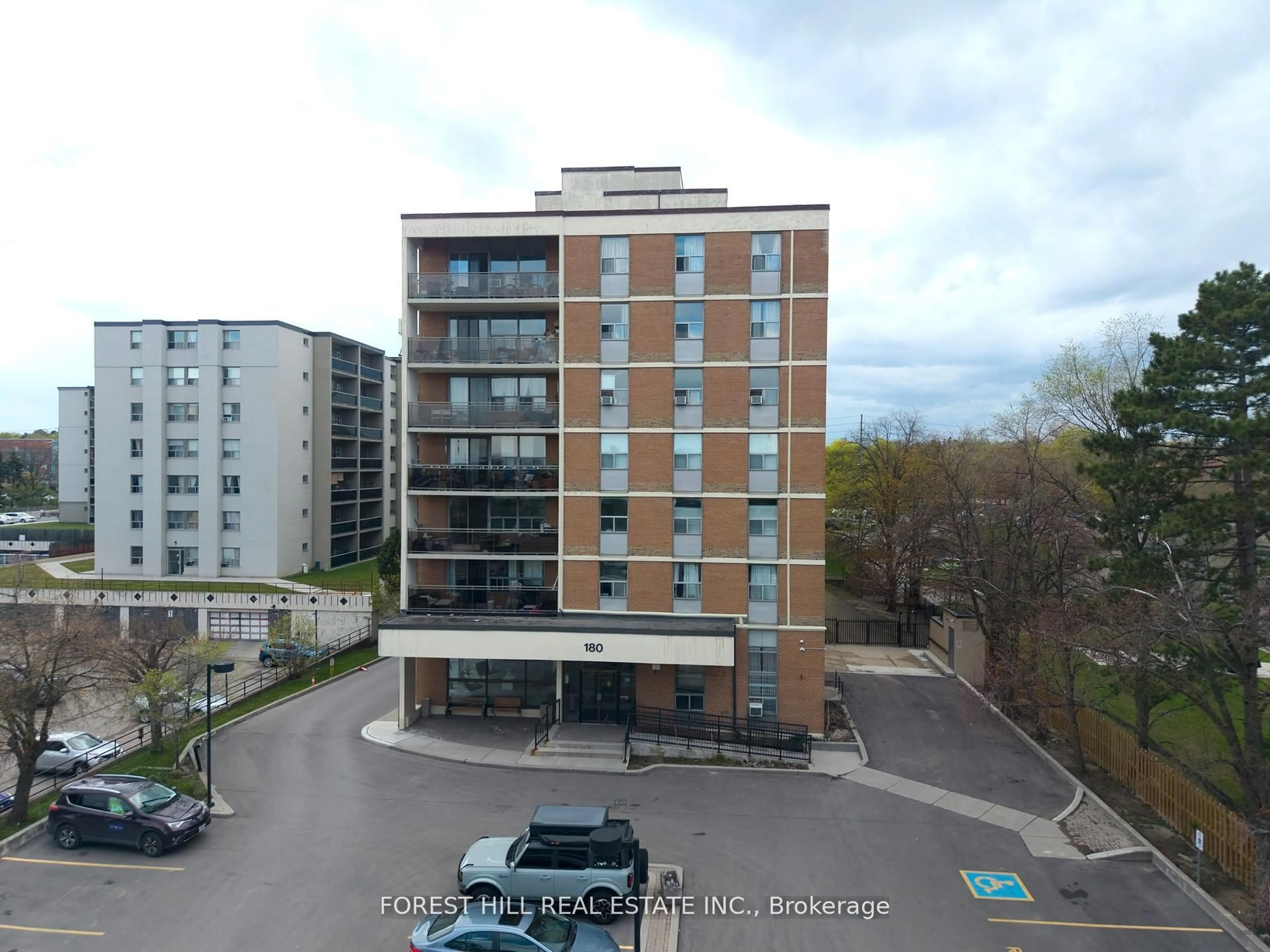 A pic from outside/outdoor area/front of a property/back of a property/a pic from drone, city buildings view from balcony for 180 DUDLEY Ave #302, Markham Ontario L3T 4X2