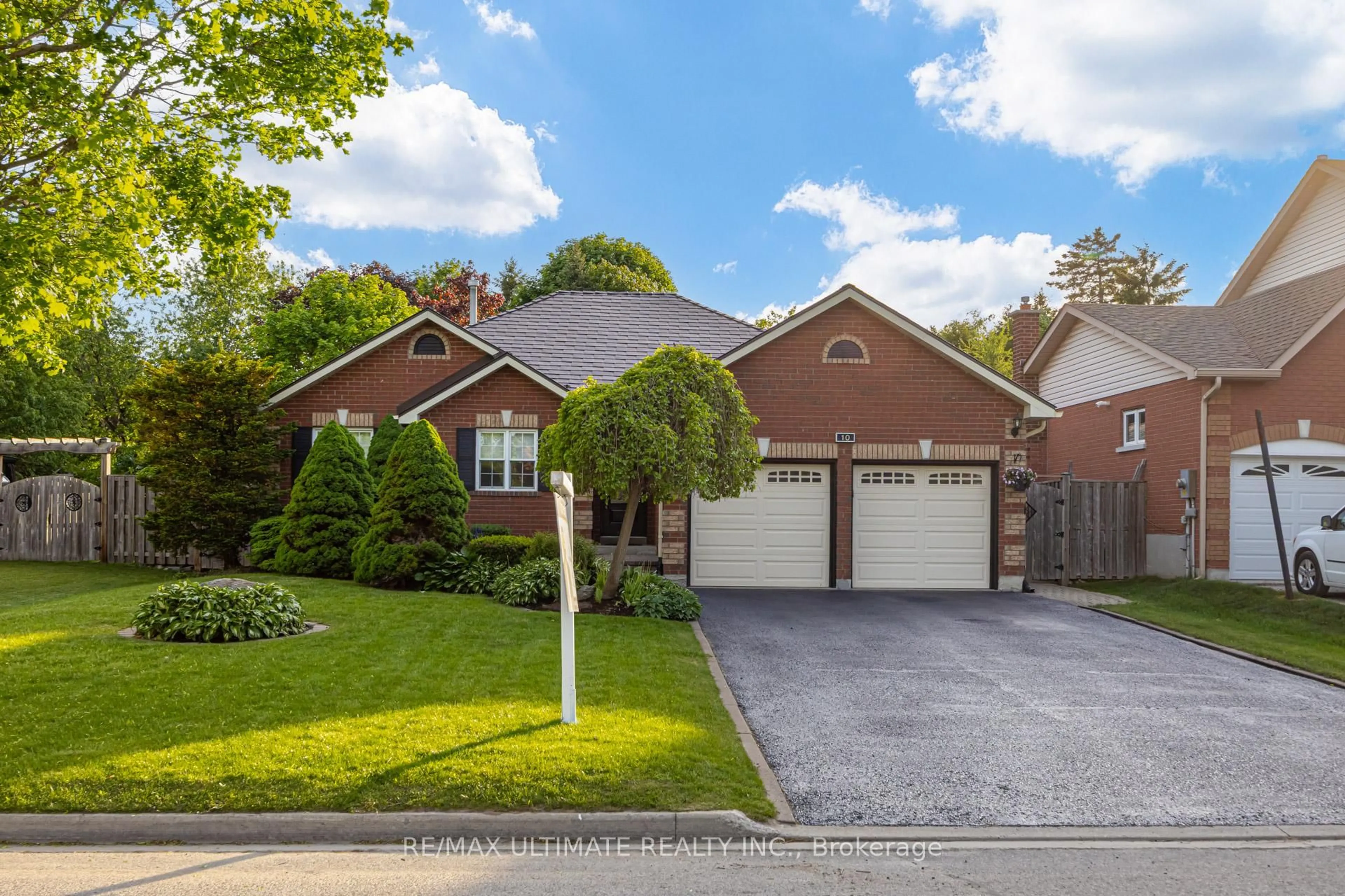 Home with brick exterior material, street for 10 South Balsam St, Uxbridge Ontario L9P 1E9
