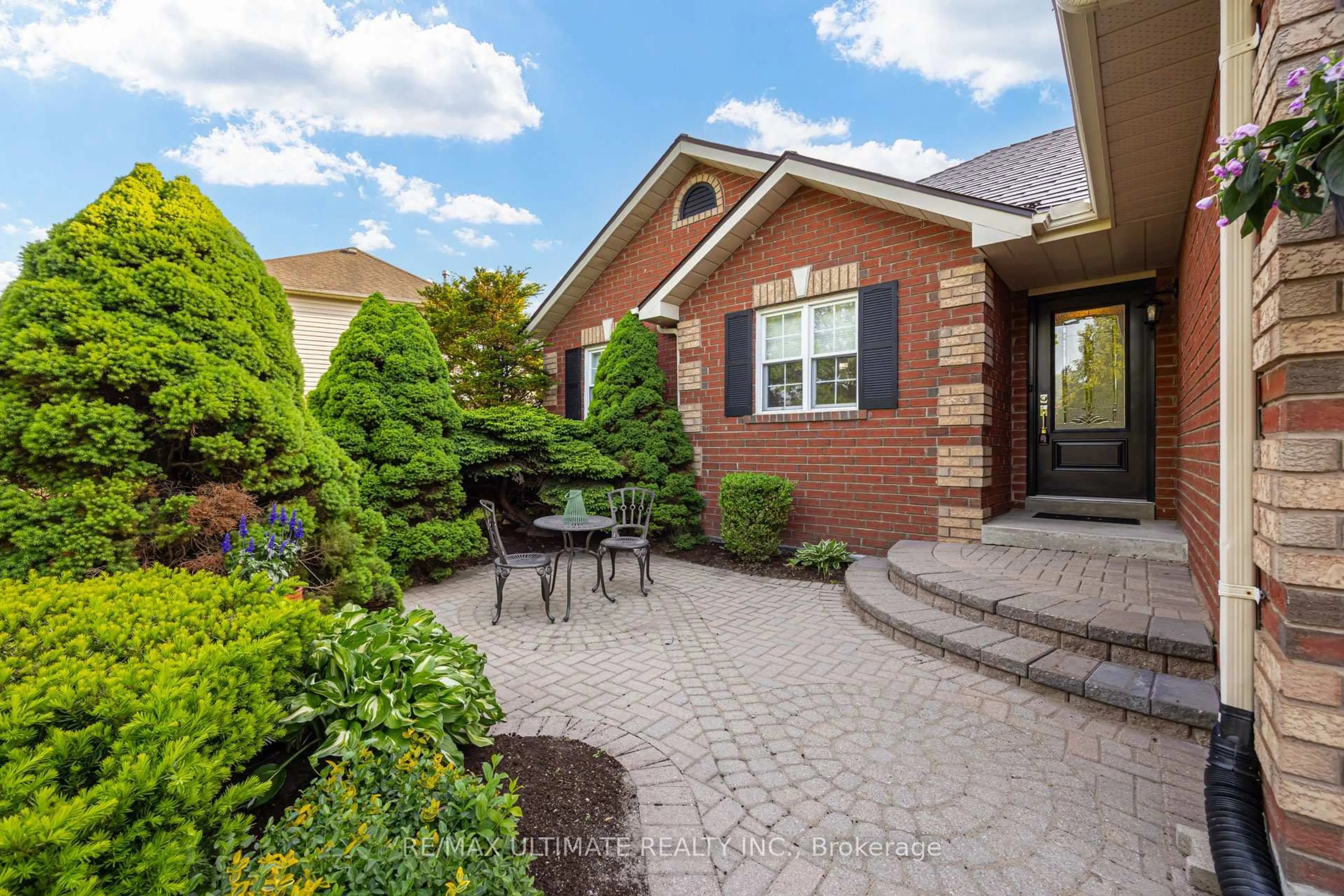 Home with brick exterior material, street for 10 South Balsam St, Uxbridge Ontario L9P 1E9