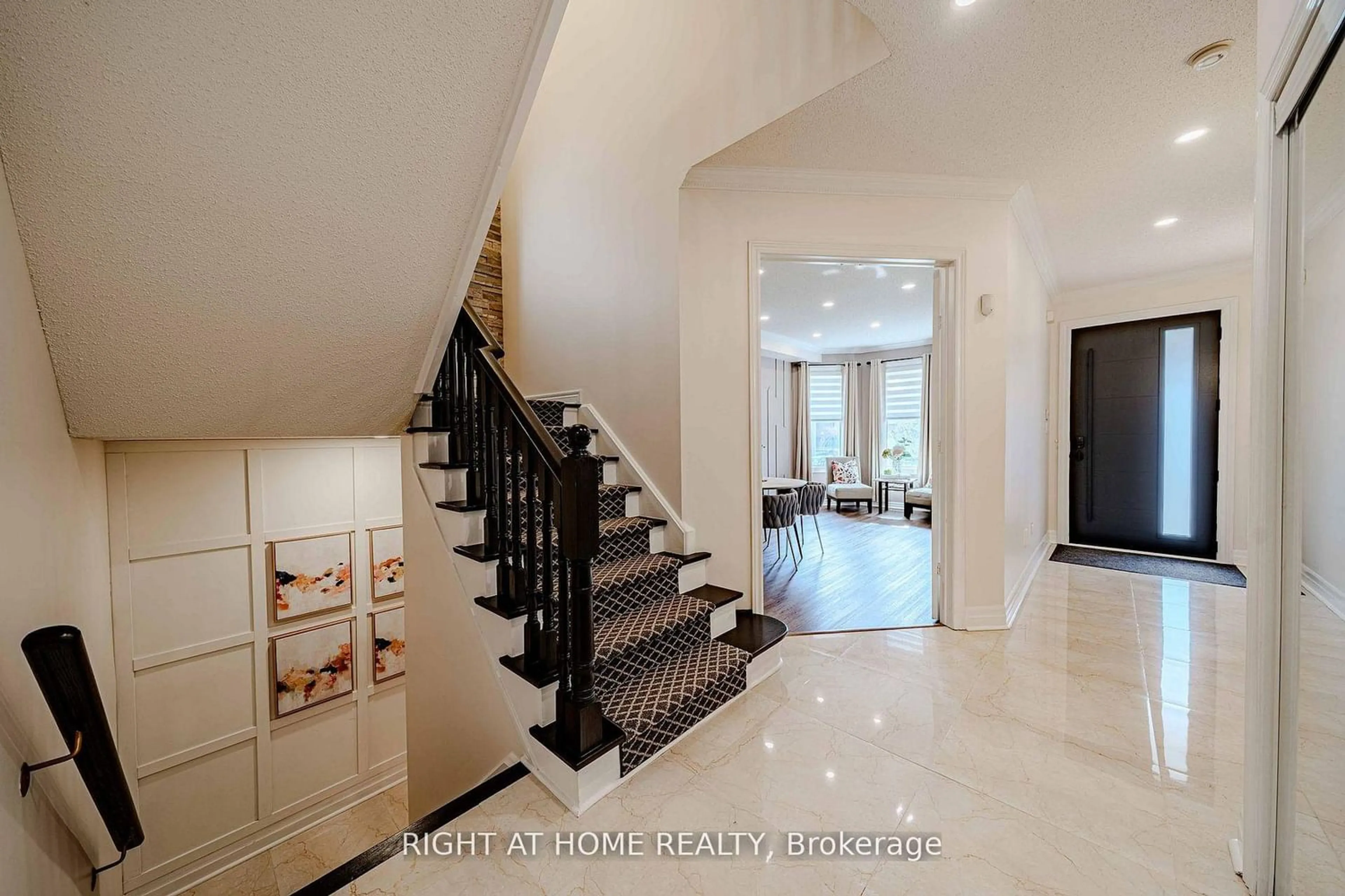 Indoor foyer for 111 Forecastle Rd, Vaughan Ontario L4K 5H9
