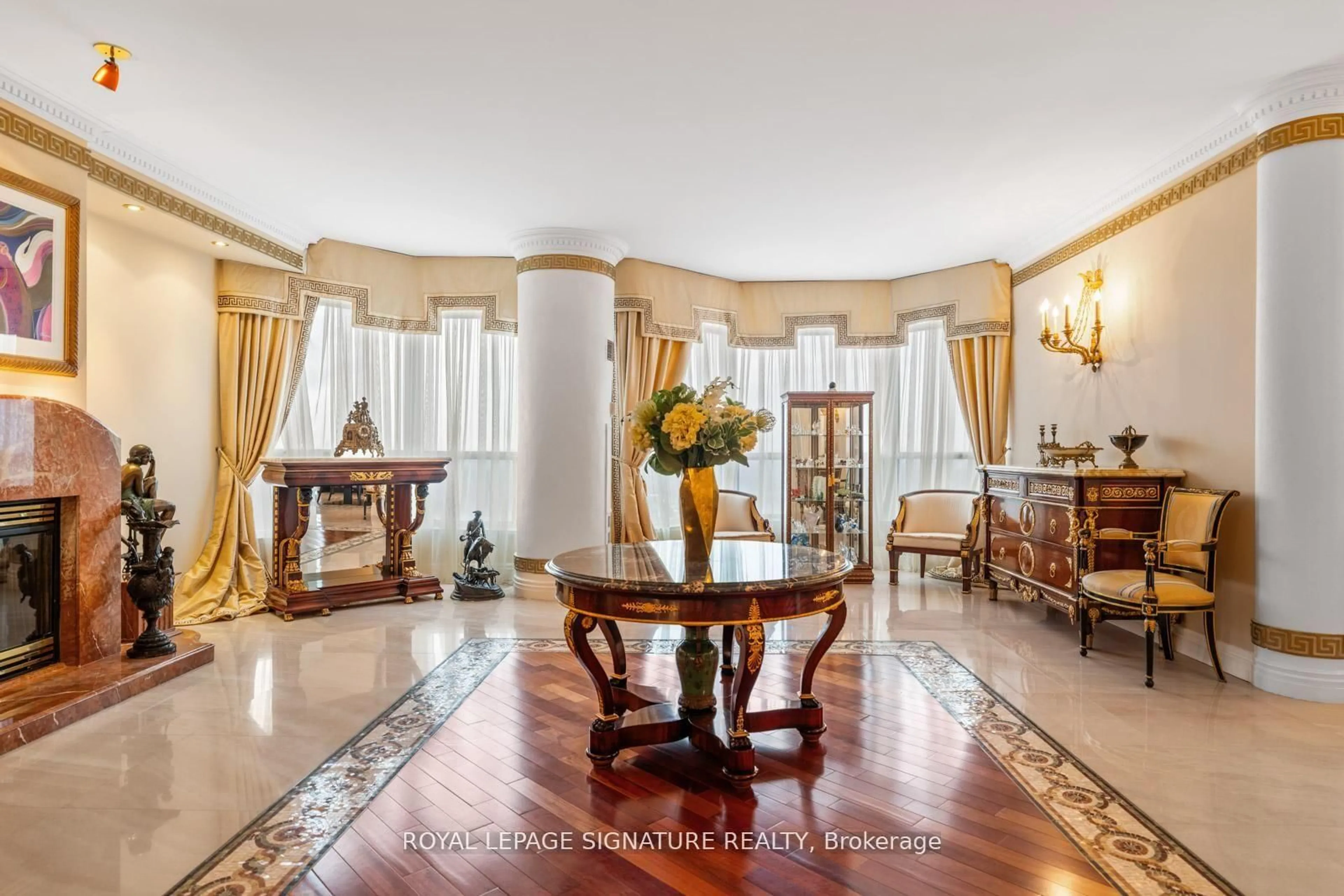 Indoor foyer for 7300 Yonge St #PH9, Vaughan Ontario L4J 7Y5