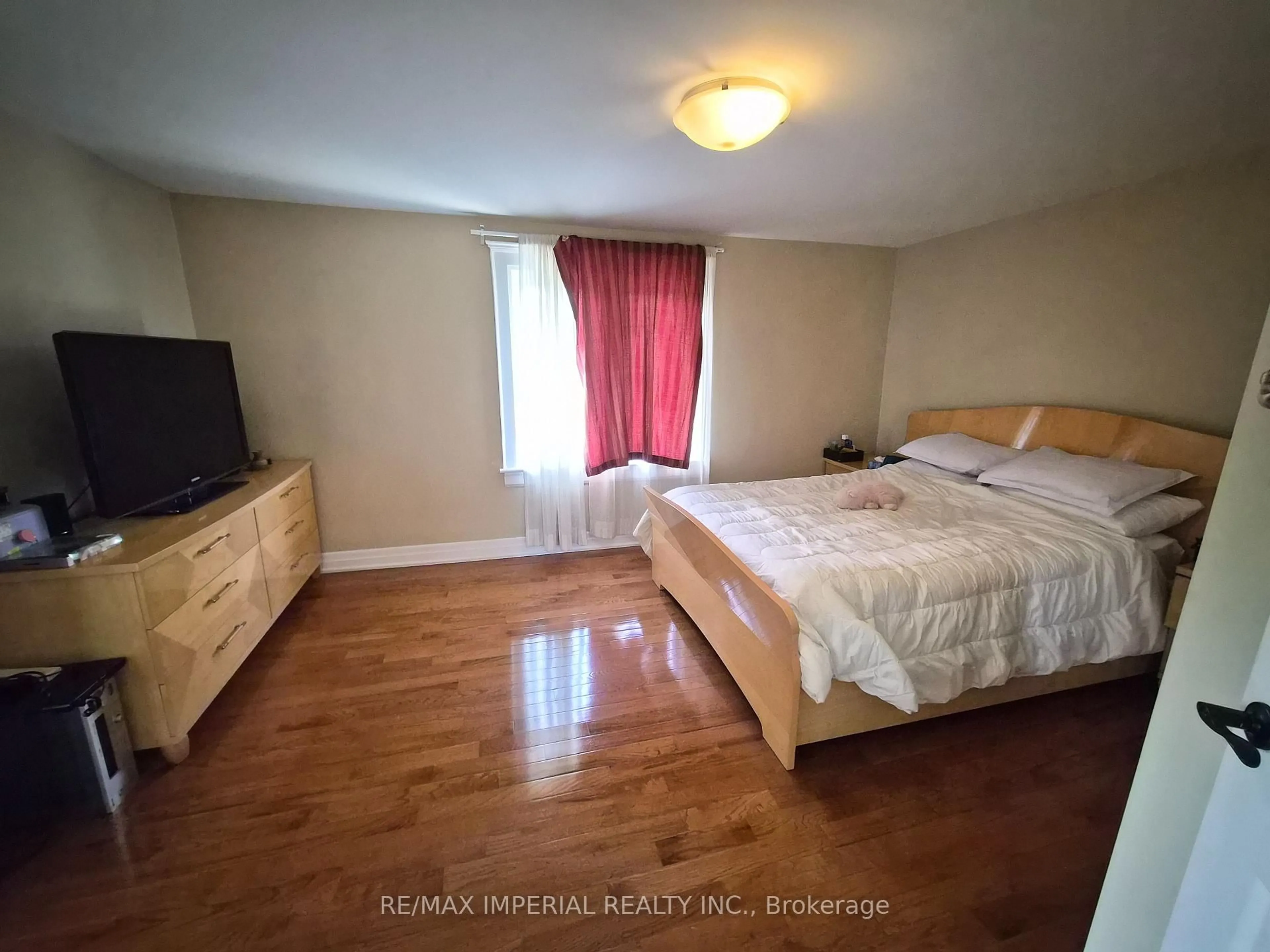 A pic of a room for 15028 Dufferin St, King Ontario L7B 1K5