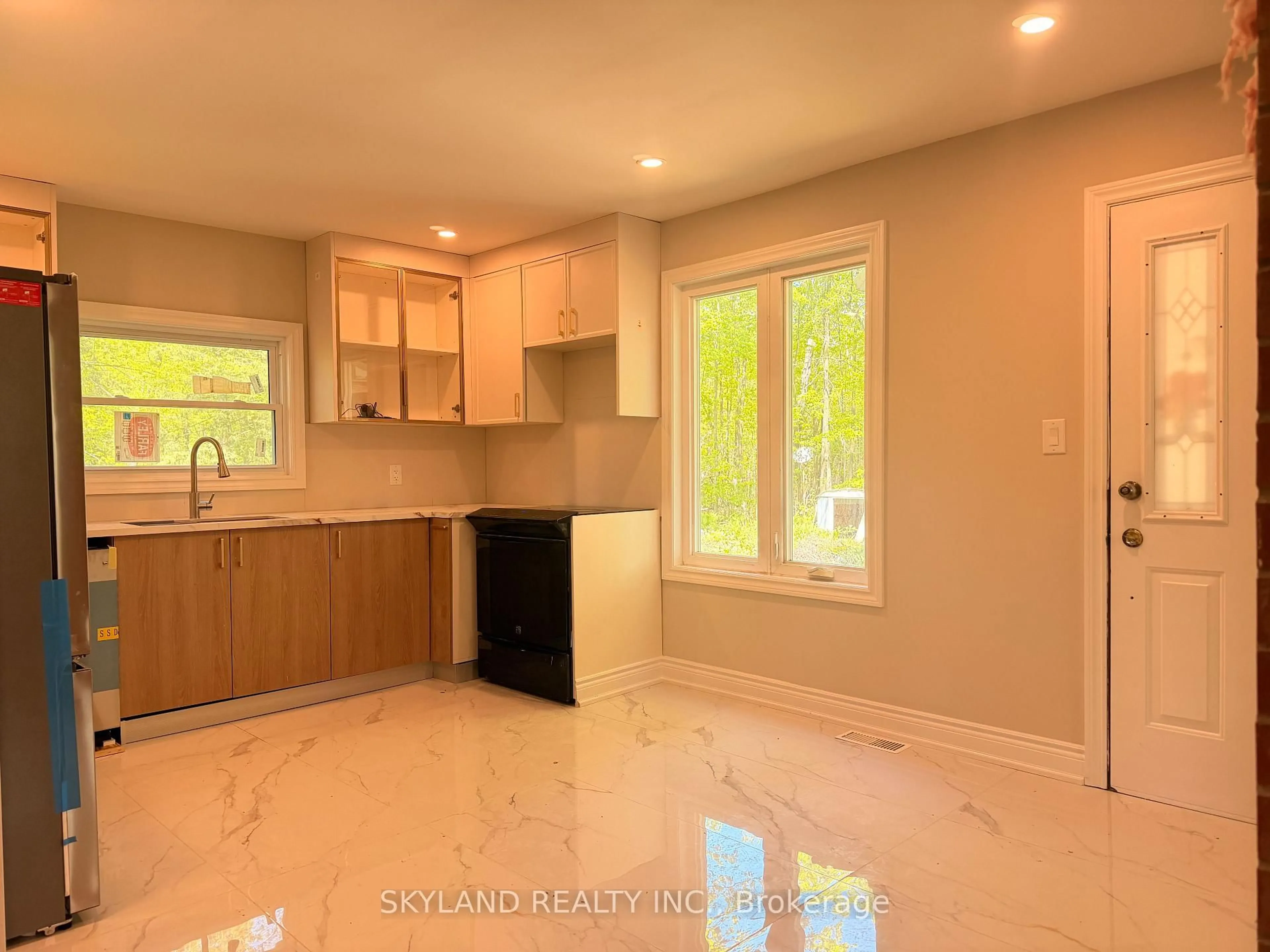Open concept kitchen, ceramic/tile floor for 2692 Vandorf Sdrd, Whitchurch-Stouffville Ontario L0H 1G0