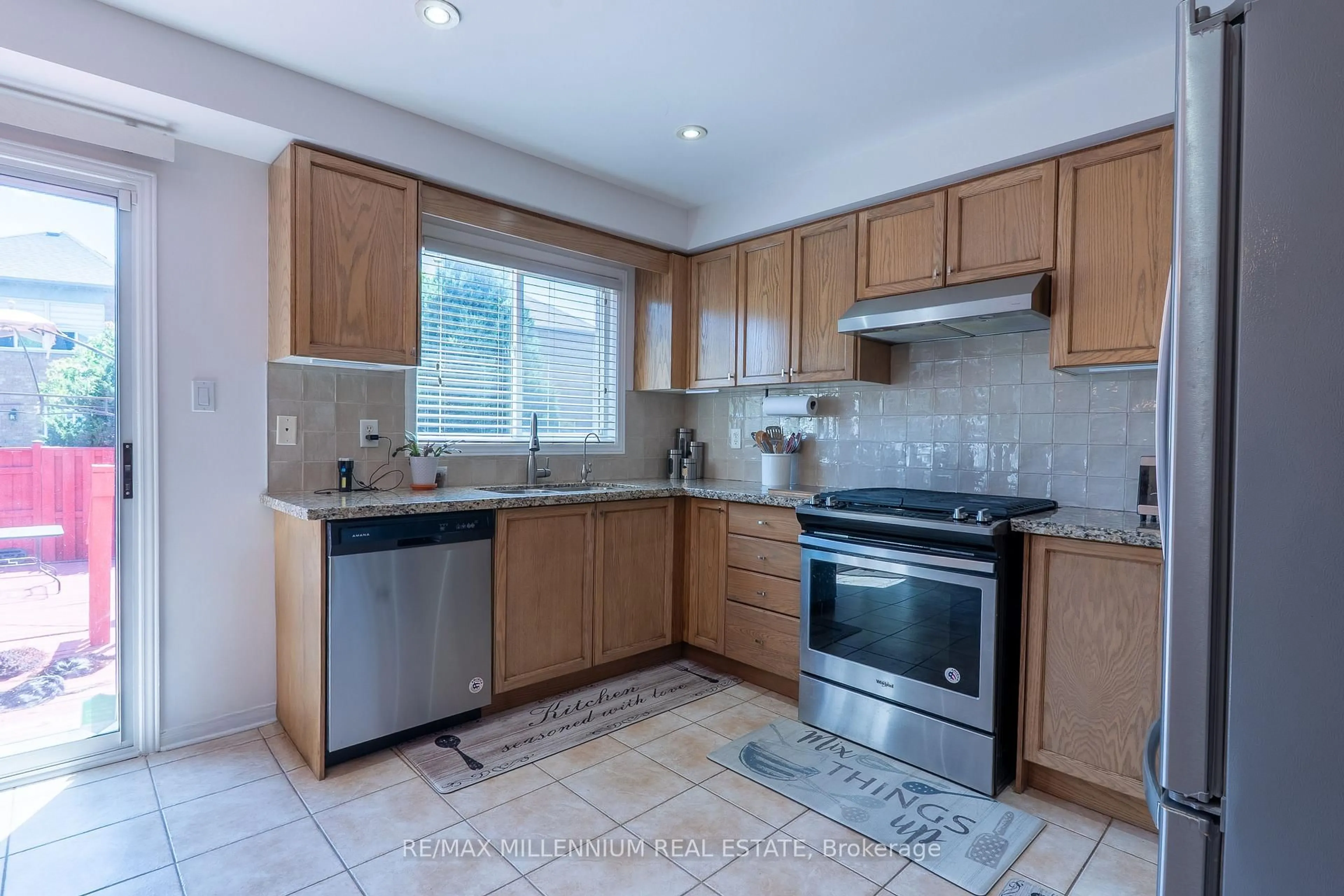 Standard kitchen, ceramic/tile floor for 90 Ronan Cres, Vaughan Ontario L4H 2J6