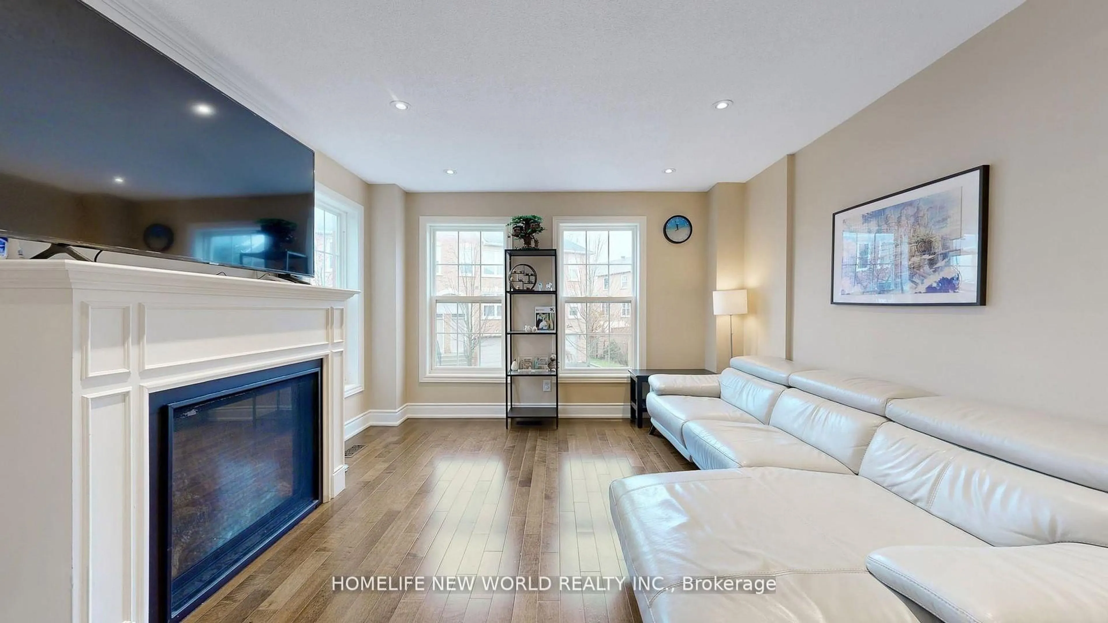 Living room with furniture, unknown for 52 Wyatt Lane #20, Aurora Ontario L4G 7E4
