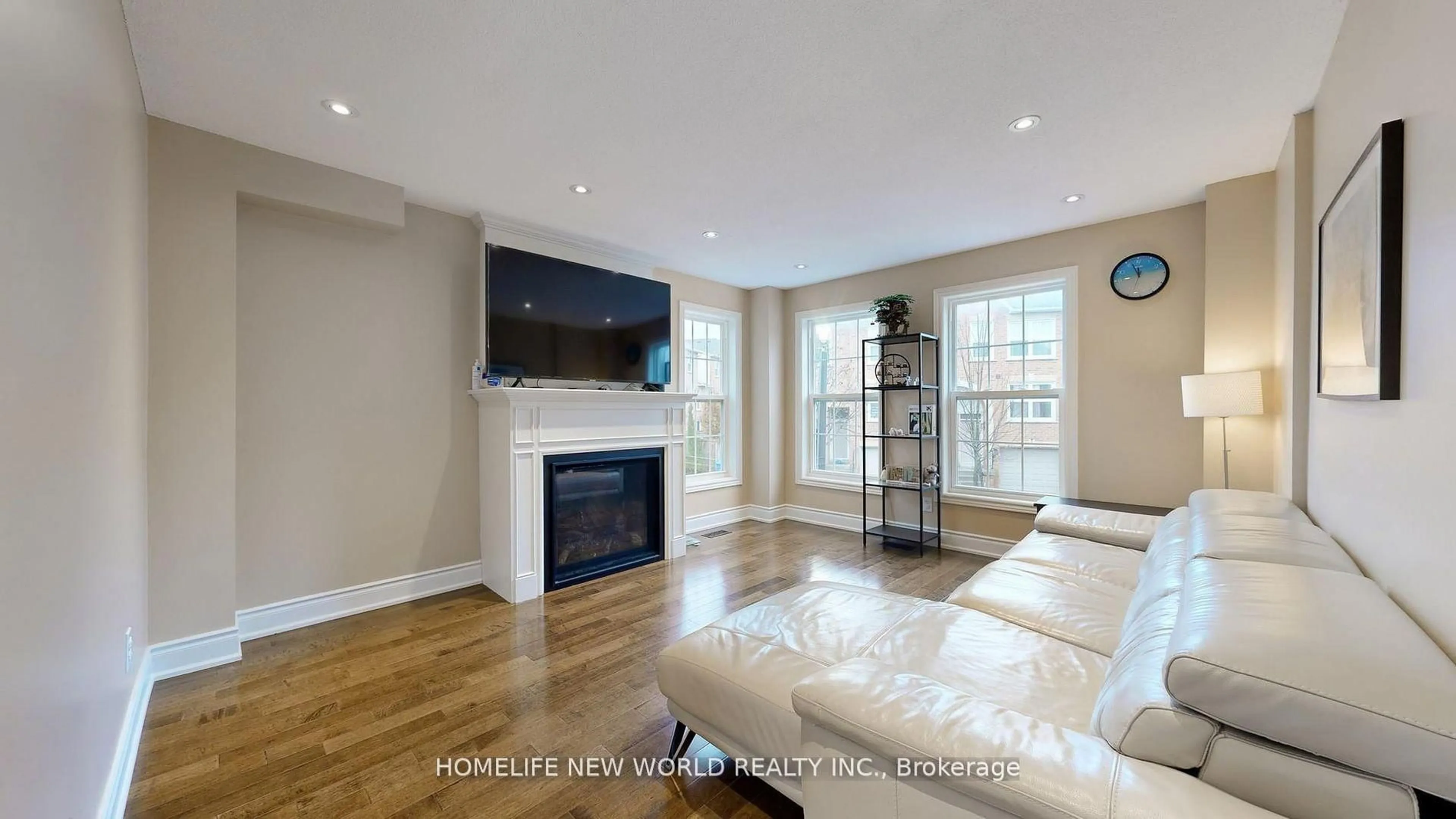 Home theater for 52 Wyatt Lane #20, Aurora Ontario L4G 7E4