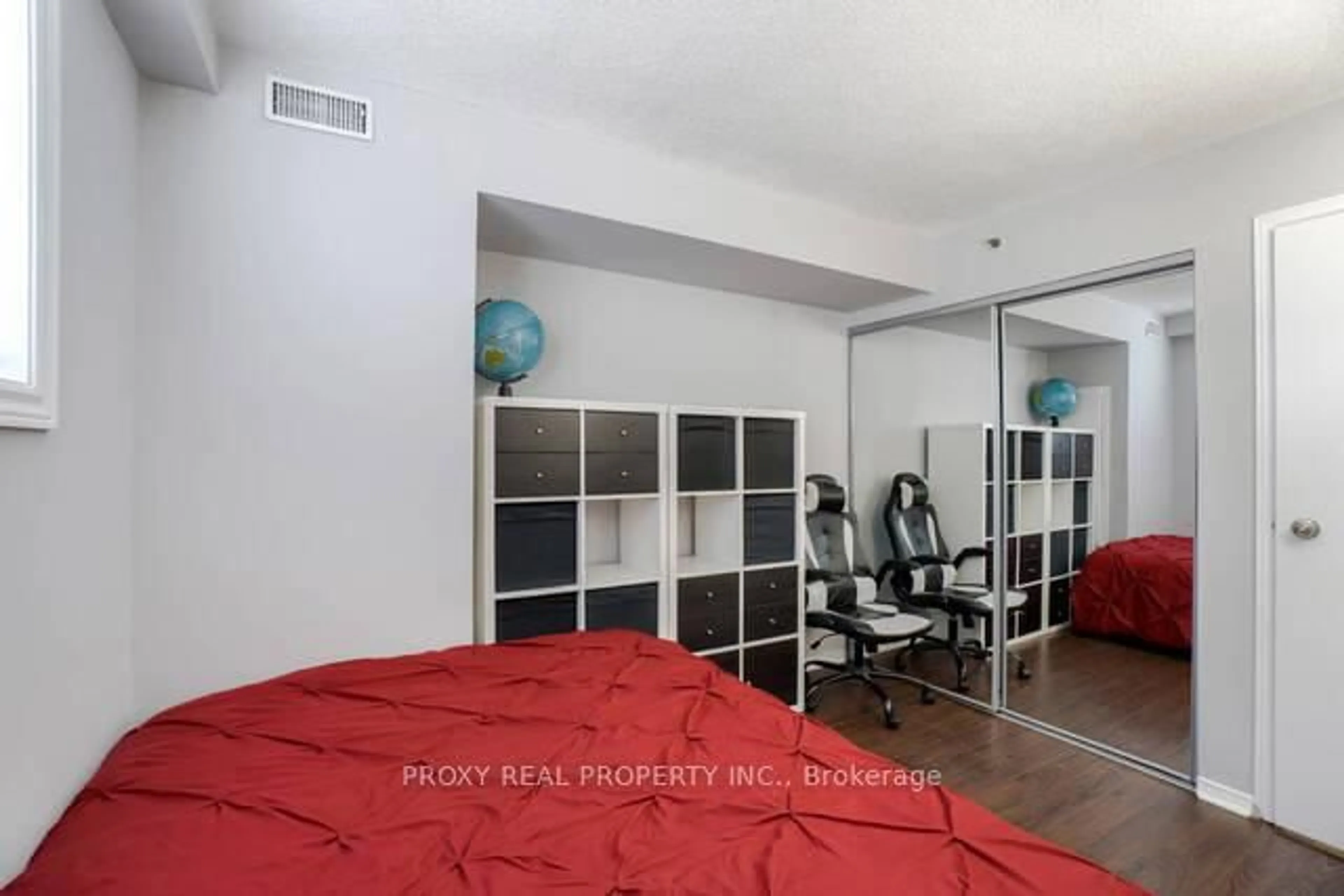 A pic of a room for 75 Weldrick Rd #829, Richmond Hill Ontario L4C 0H9