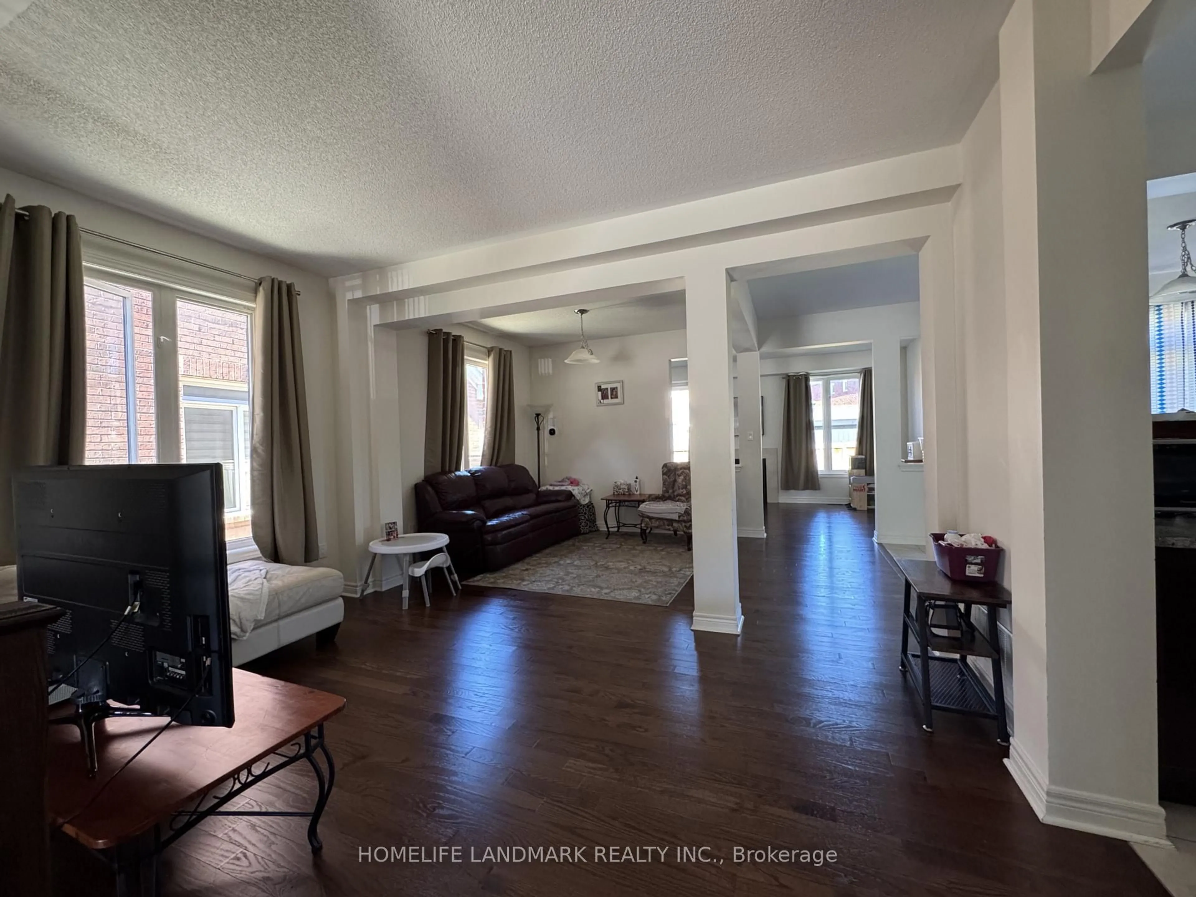 A pic of a room for 678 West Park Ave, Bradford West Gwillimbury Ontario L3Z 0T9