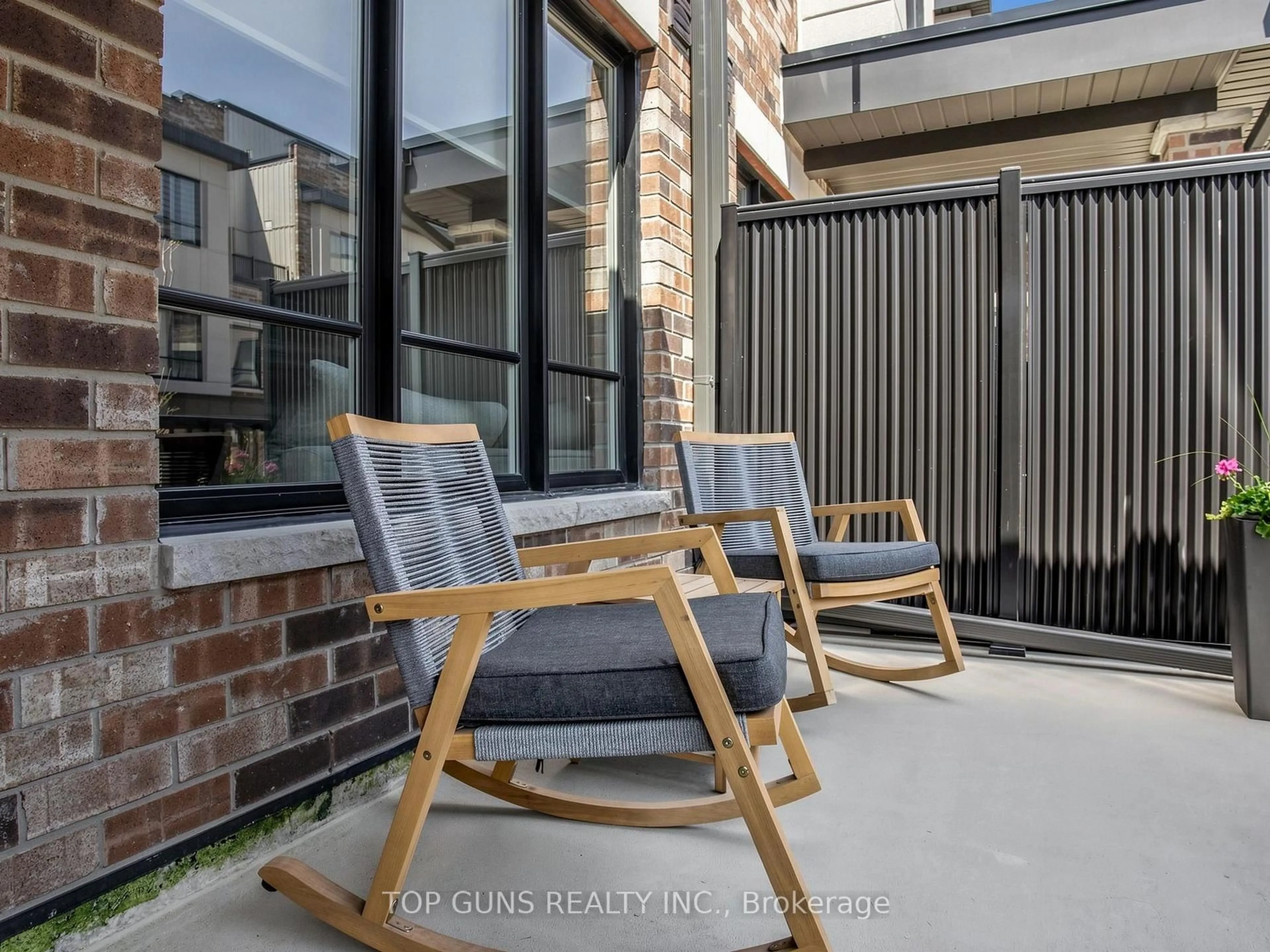 Patio, street for 50 Baynes Way #4, Bradford West Gwillimbury Ontario L3Z 4M4