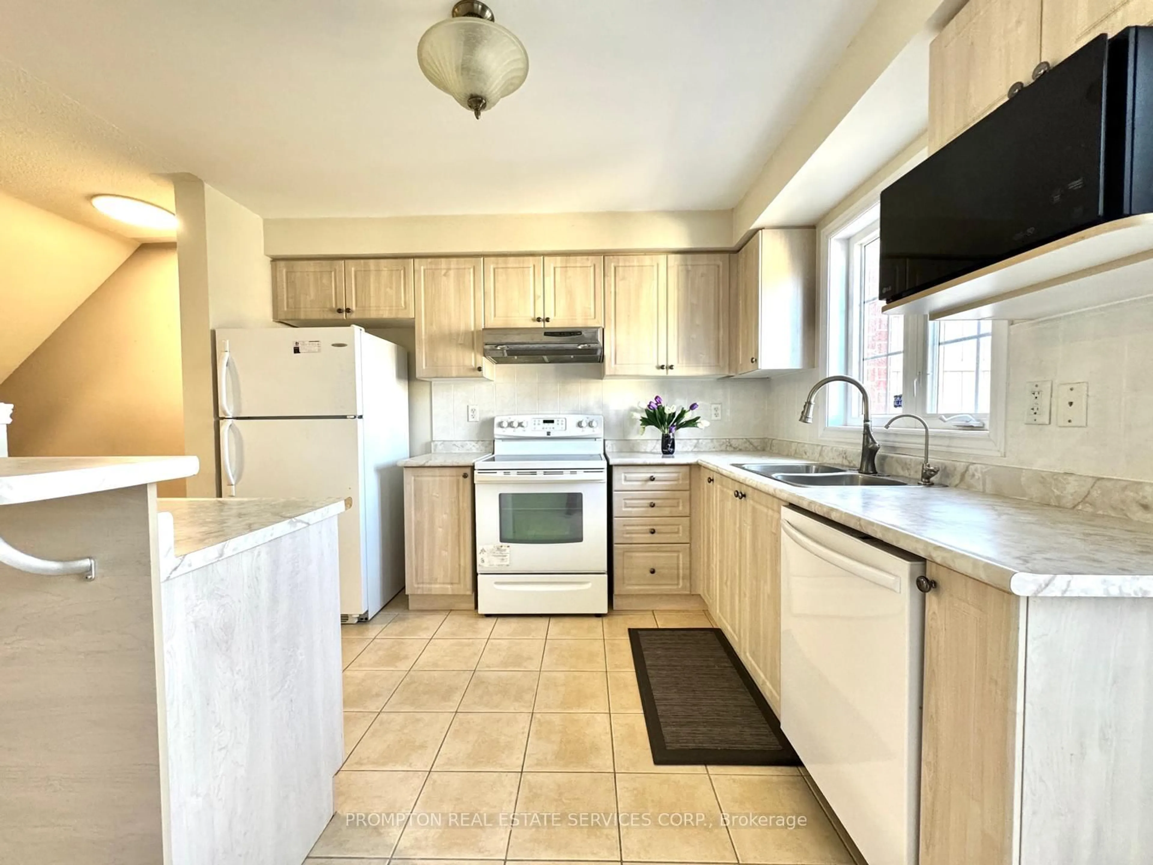 Standard kitchen, unknown for 2516 Bur Oak Ave, Markham Ontario L6B 1H2